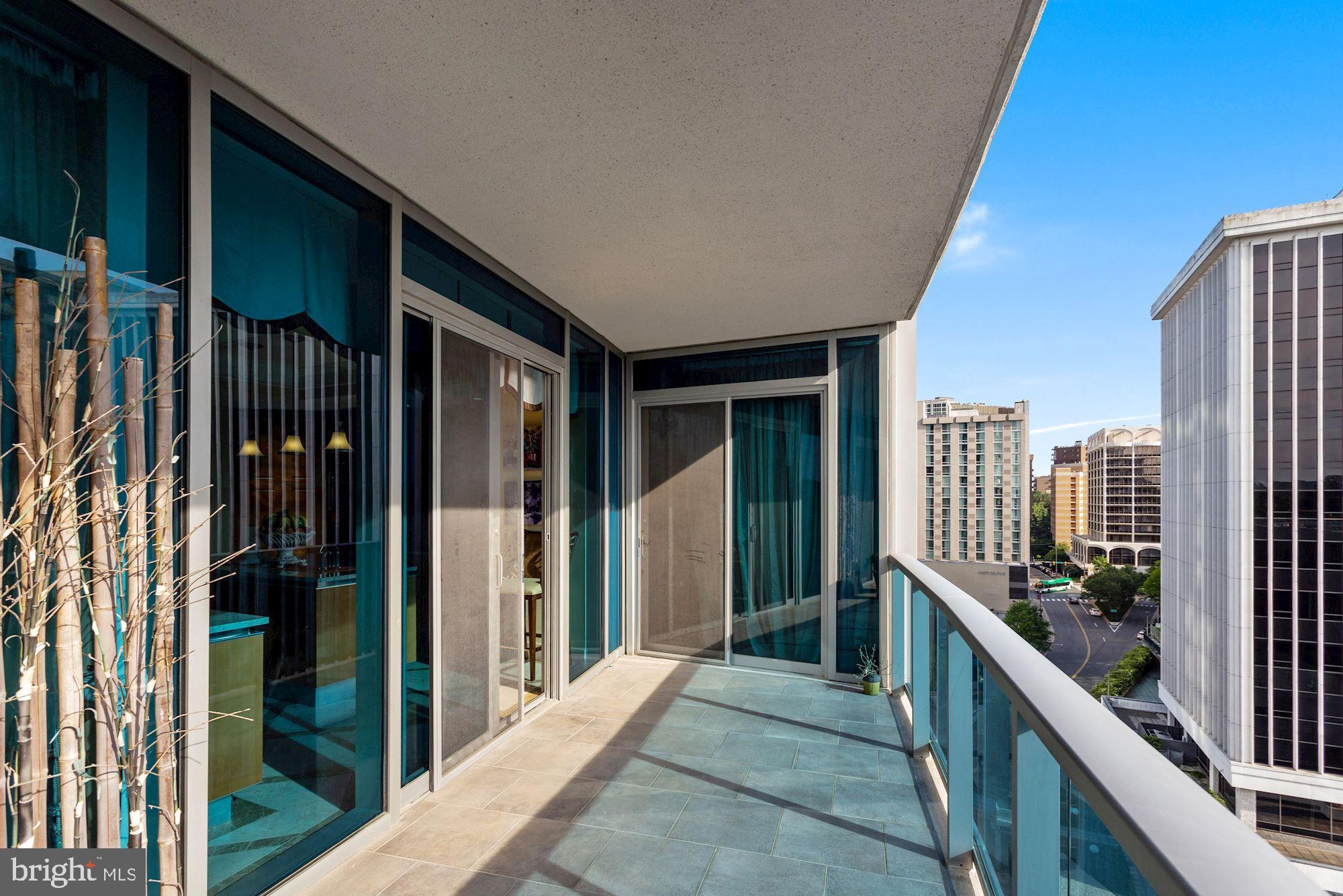 TURNBERRY TOWER - Residential