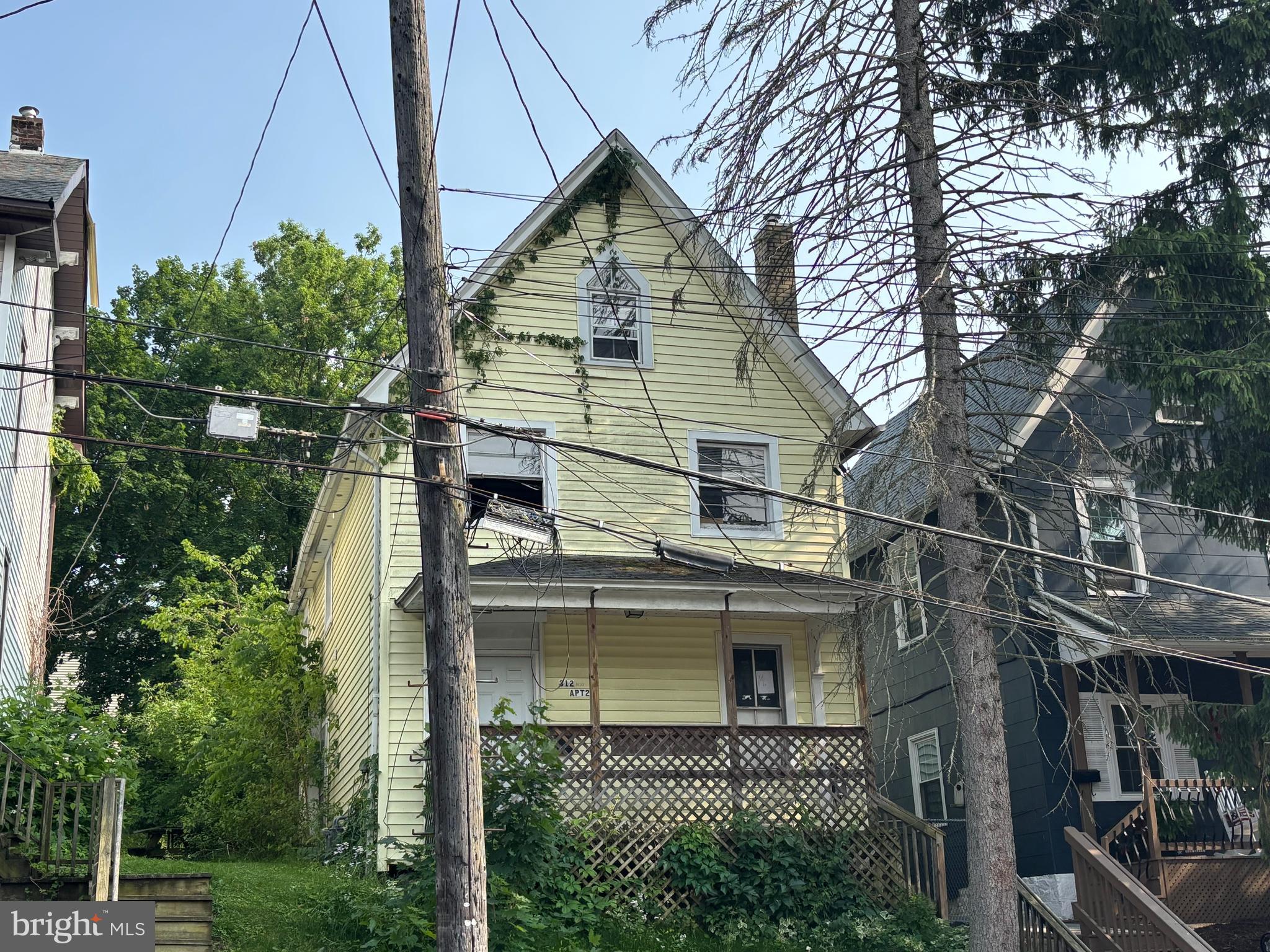 Great Investment Opportunity – Partially Rented Duplex with Expansion Potential!
Located in a desirable area, this income-producing duplex features a first-floor unit with a reliable, long-term tenant already in place and a second-floor unit ready for your next occupant or upgrades.
The property boasts a new gas furnace providing efficient heating throughout both units (shared system), helping keep maintenance simple and costs manageable. A nice, usable yard adds outdoor value for tenants or future occupants, while the attic offers excellent storage or could potentially be finished for additional living space, increasing your rental income or property value.
Whether you're a seasoned investor or just getting started, this duplex offers steady income, room to add value, and solid fundamentals—a smart addition to any portfolio.
Don’t miss out—schedule your showing today!
