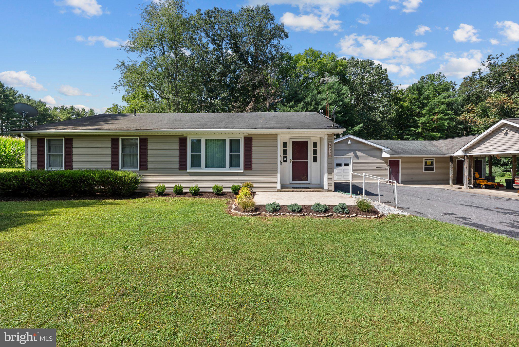 824 CHERRYTOWN ROAD