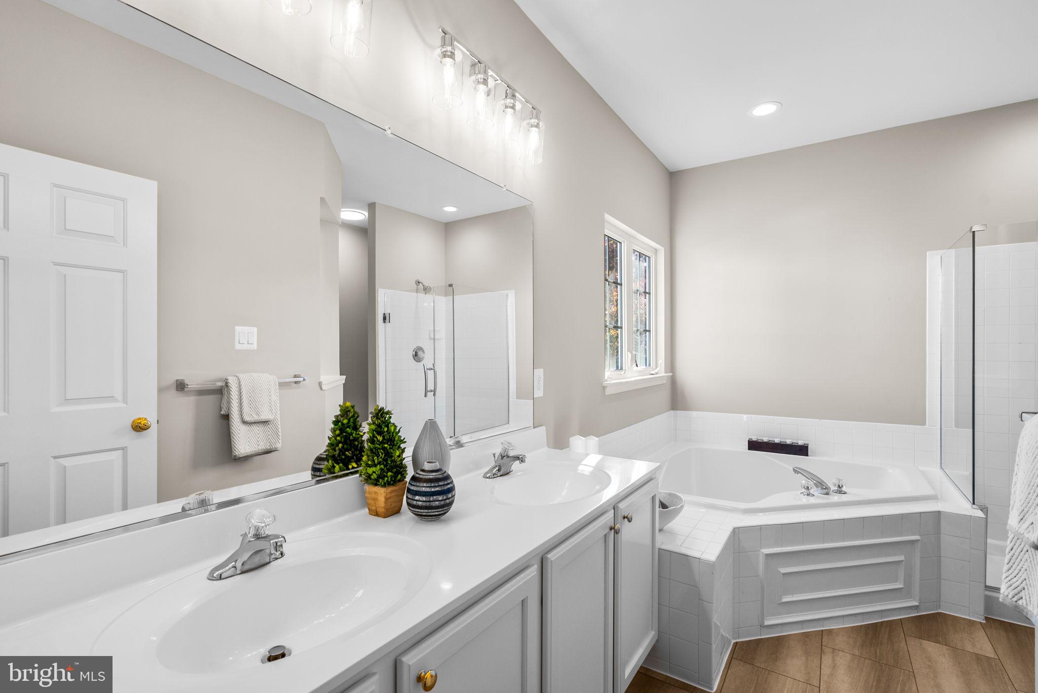 THE VISTAS AT WOODCLIFFE PARK - Residential