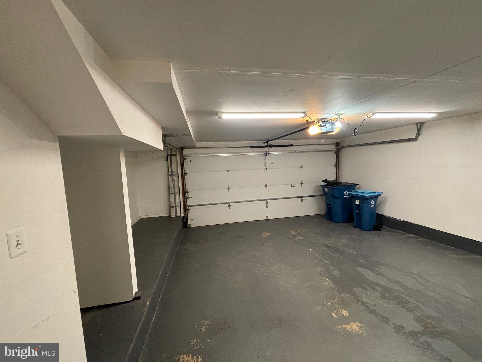 AUTUMN CHASE HUNT - Residential Lease