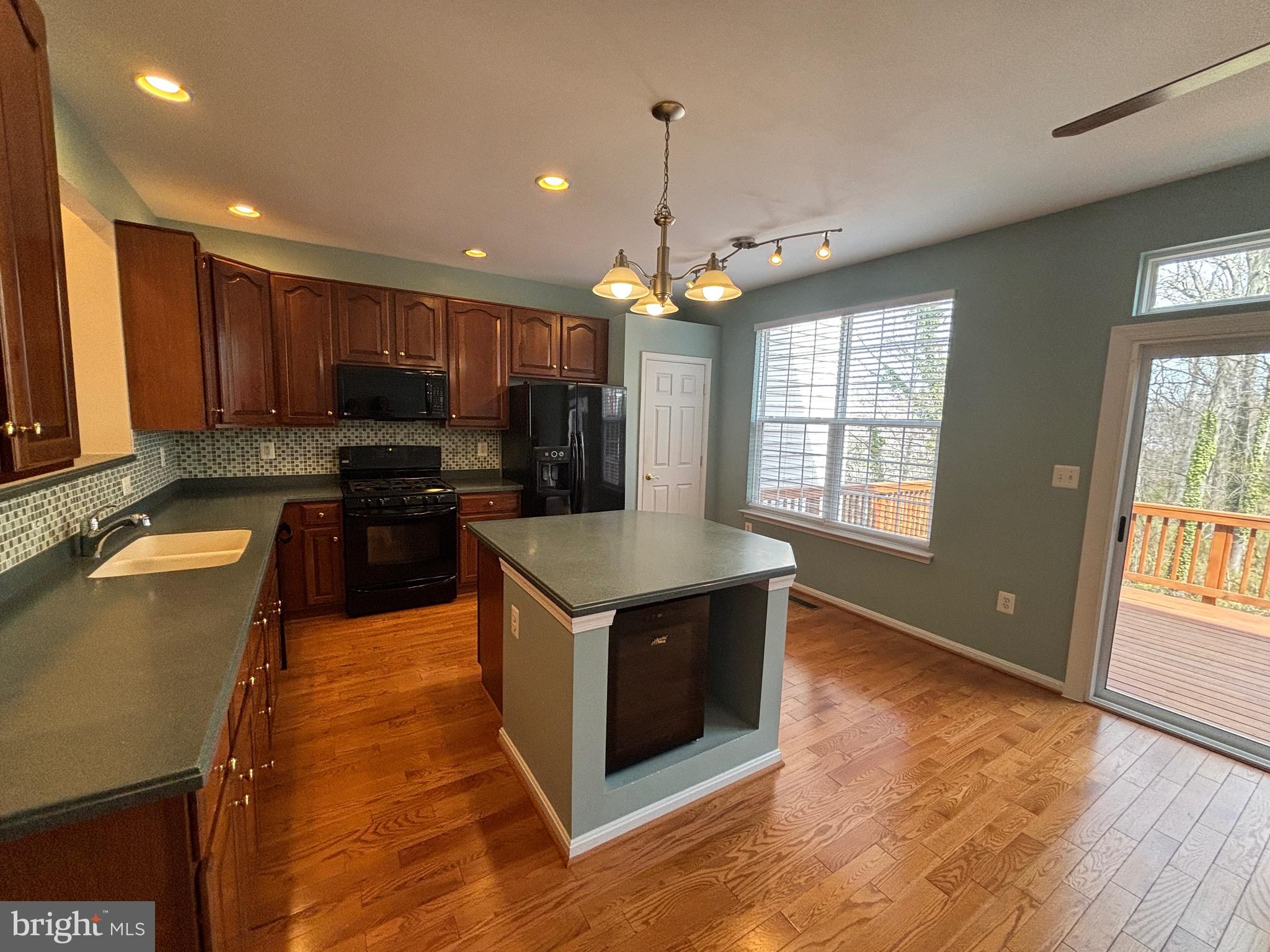 AUTUMN CHASE HUNT - Residential Lease