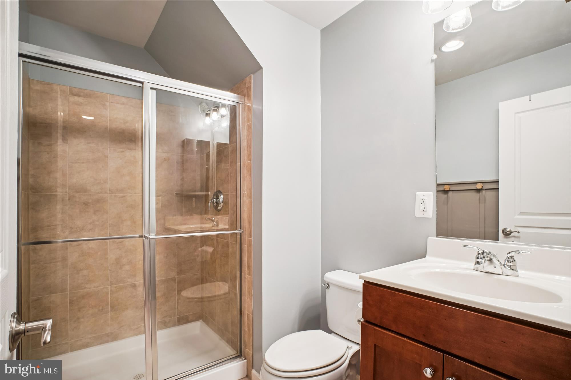 SHIRLINGTON CREST - Residential Lease