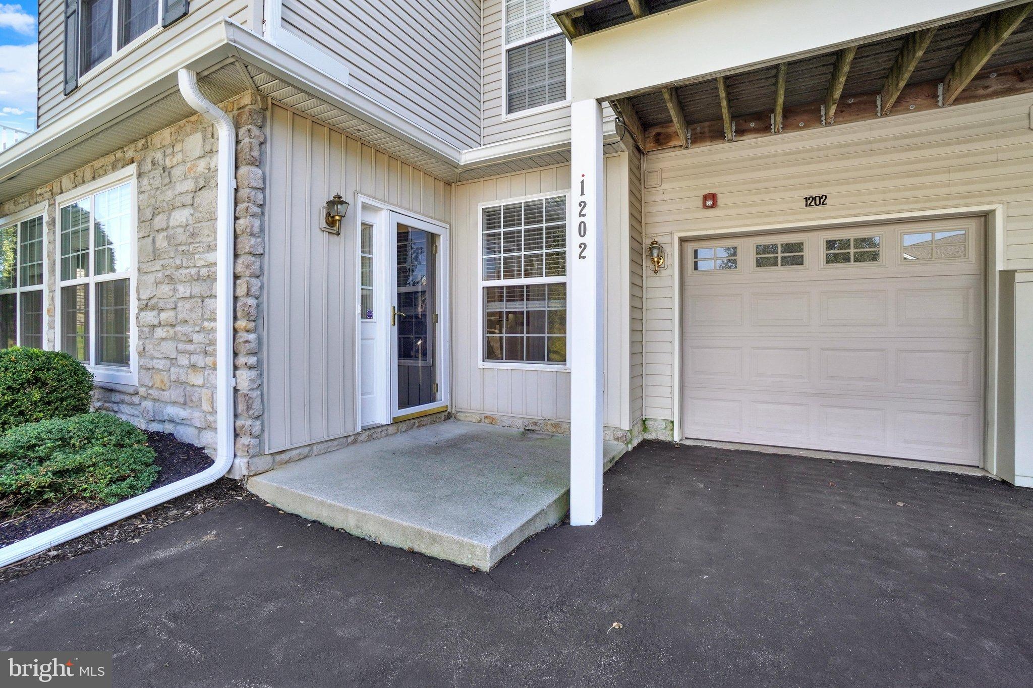 1202 CRESTVIEW LANE