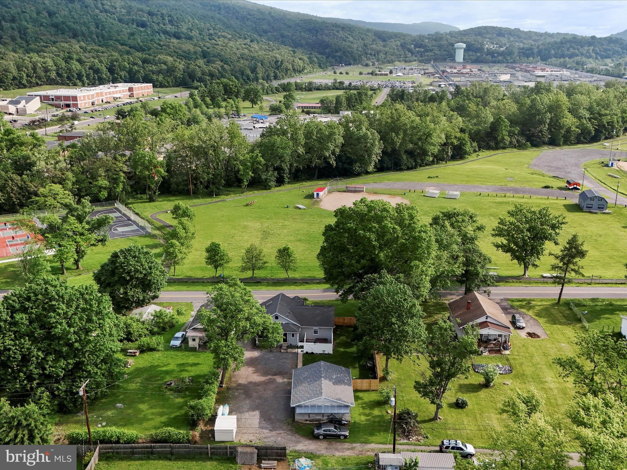 CRESAPTOWN - Residential