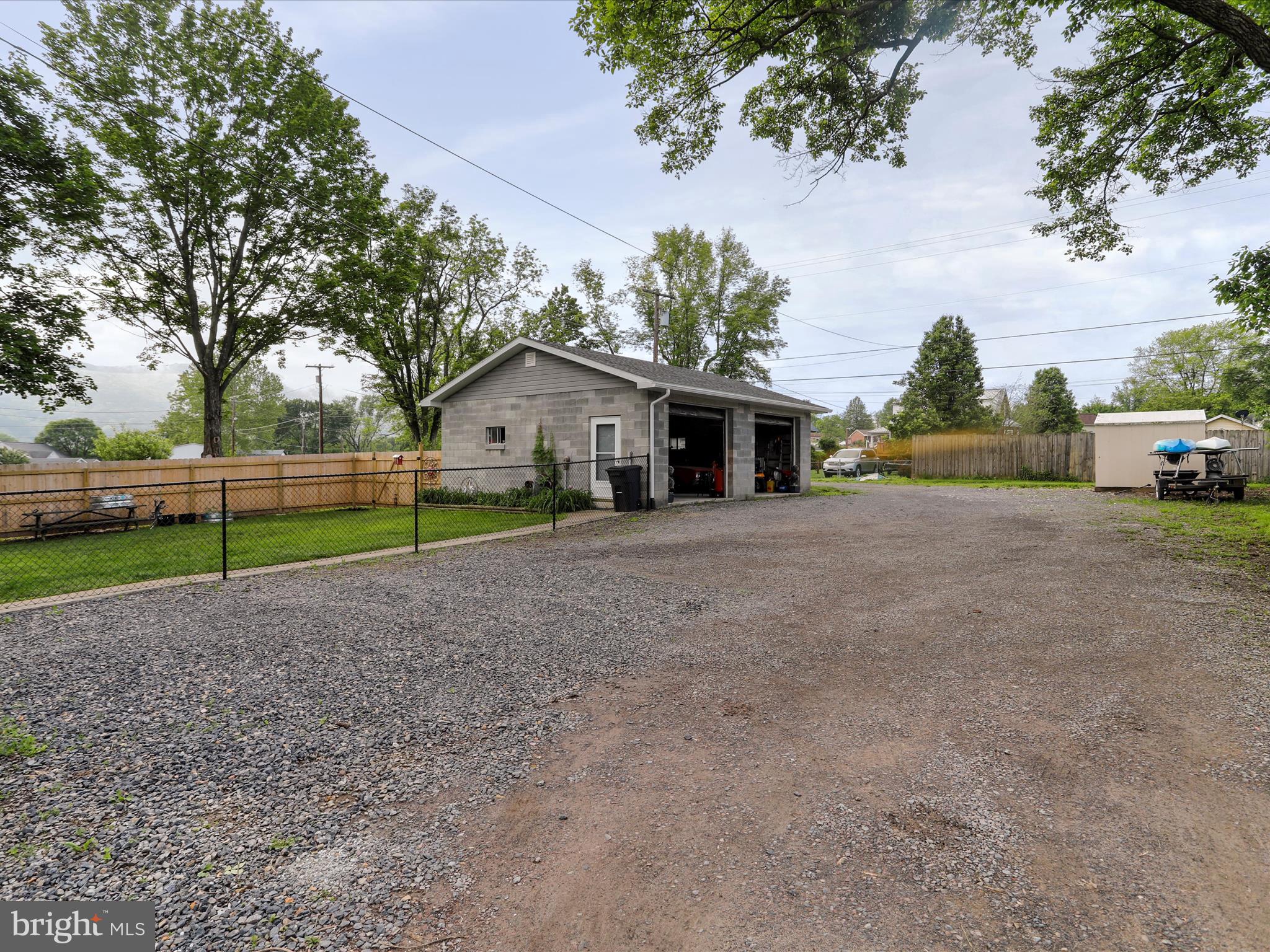 CRESAPTOWN - Residential