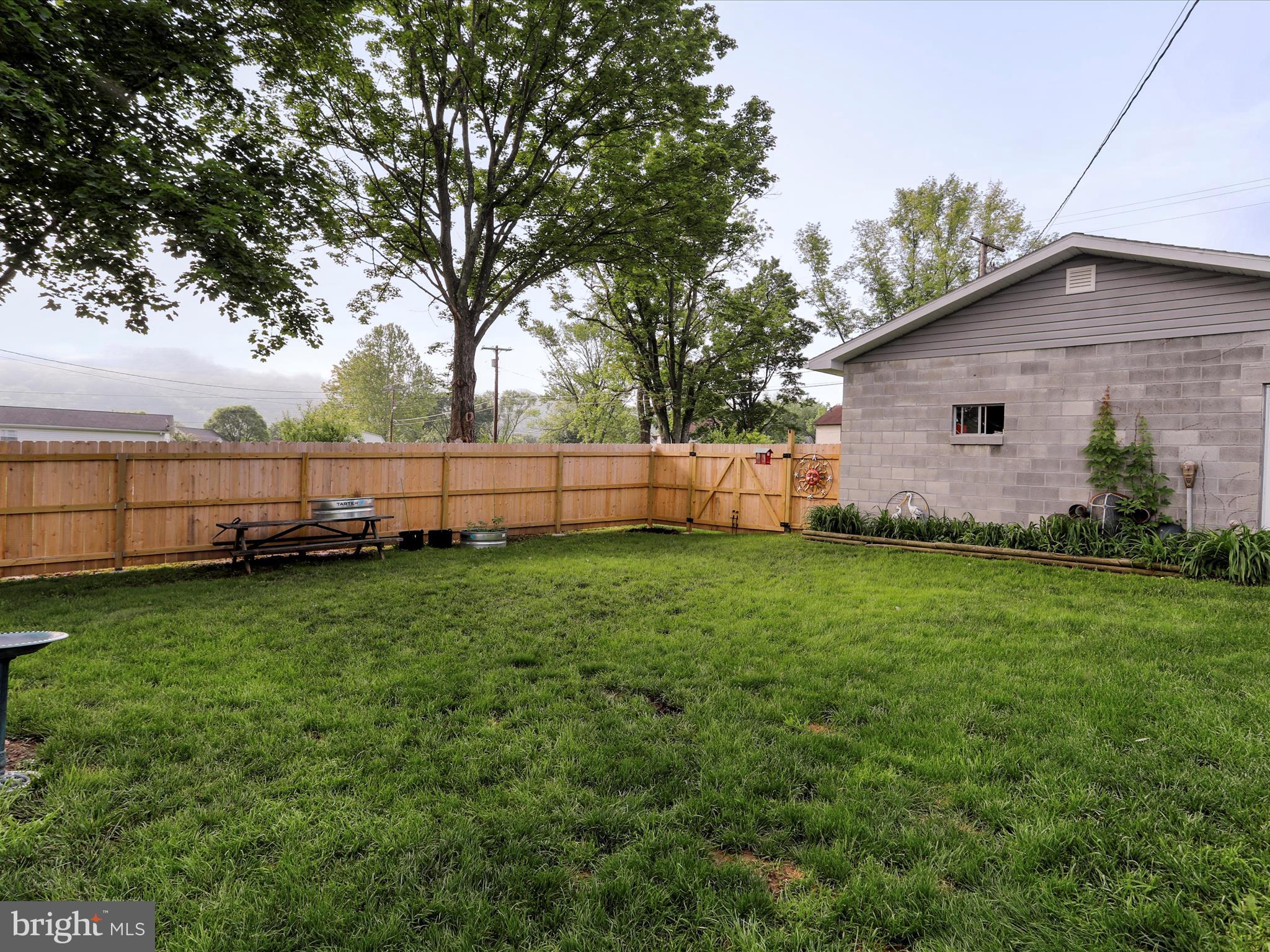 CRESAPTOWN - Residential