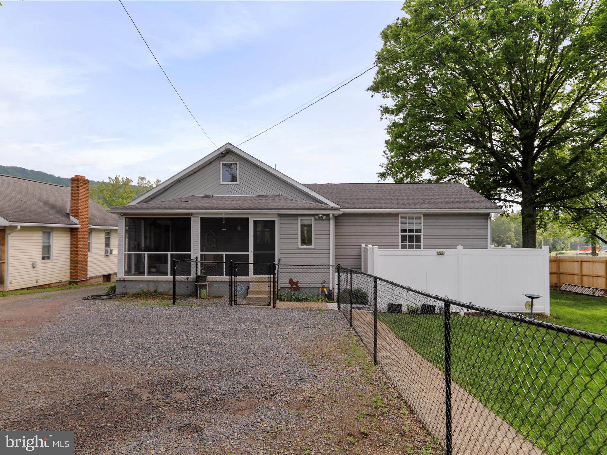 CRESAPTOWN - Residential