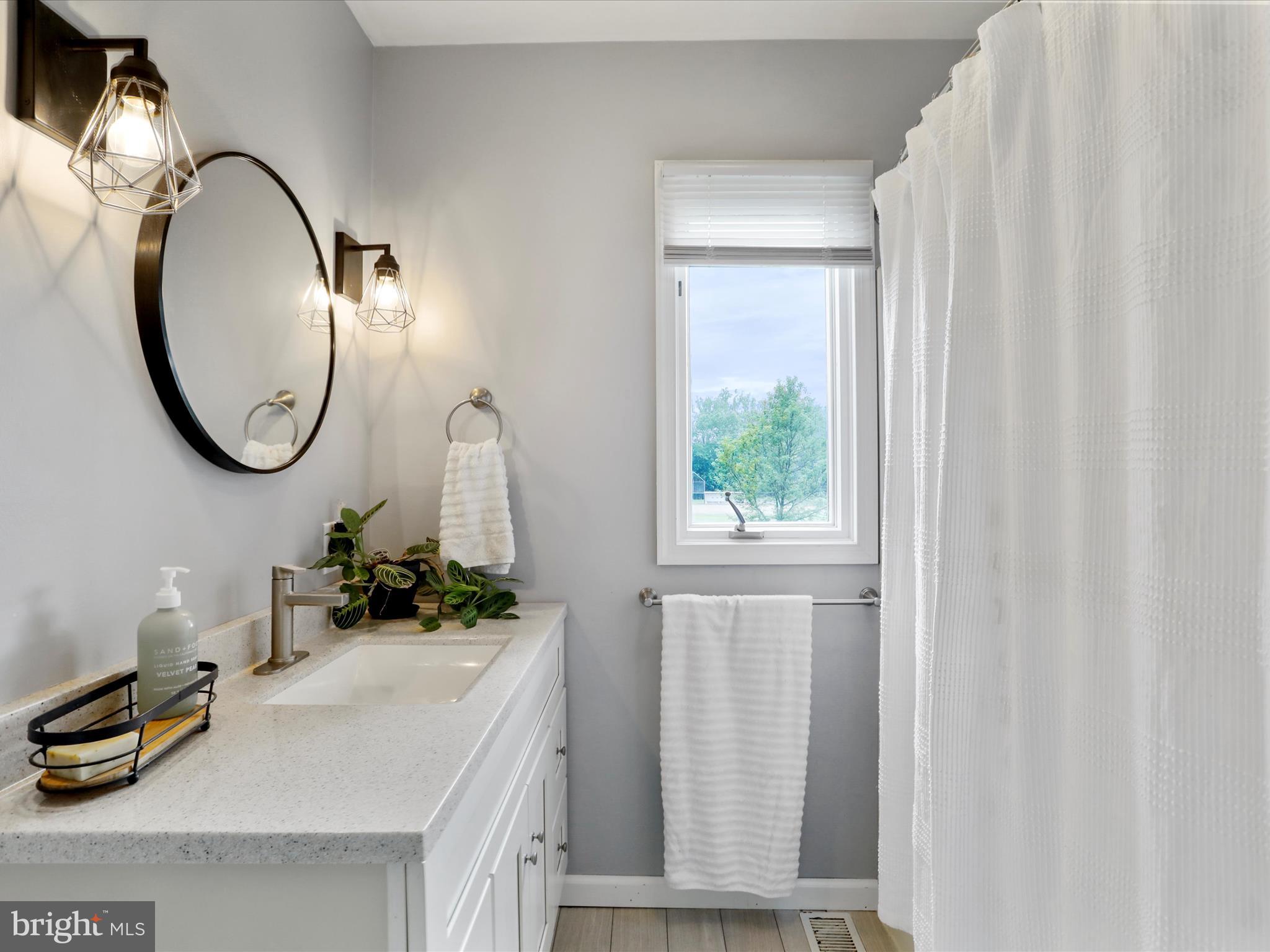 CRESAPTOWN - Residential