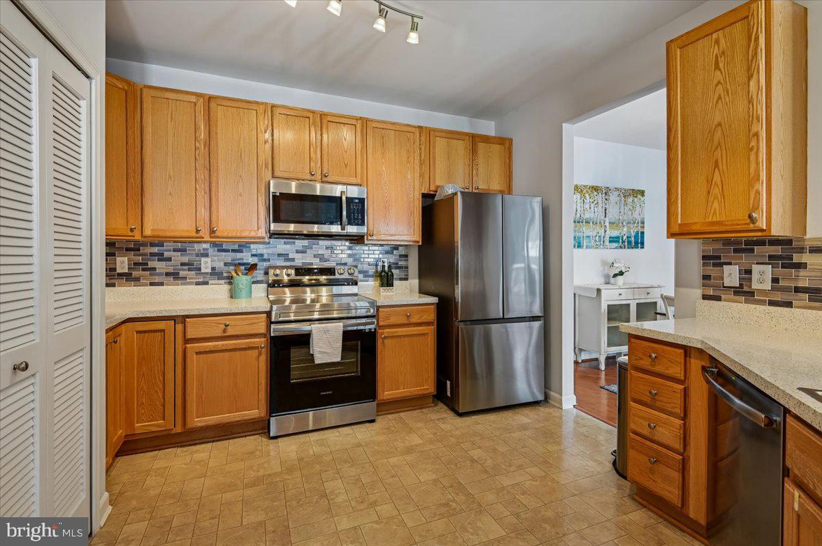 ELKRIDGE CROSSING - Residential