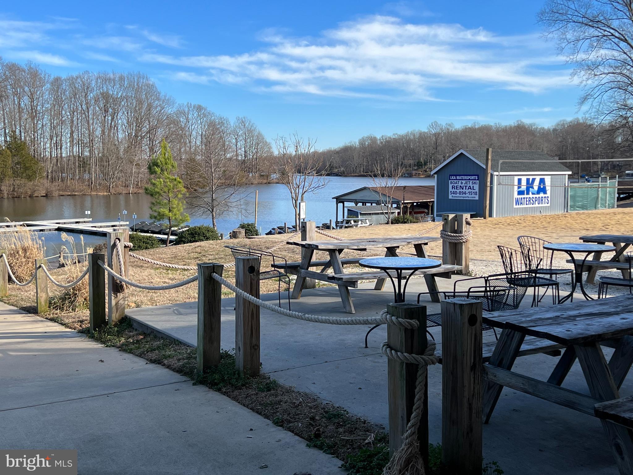 ROLLING WOODS - Residential