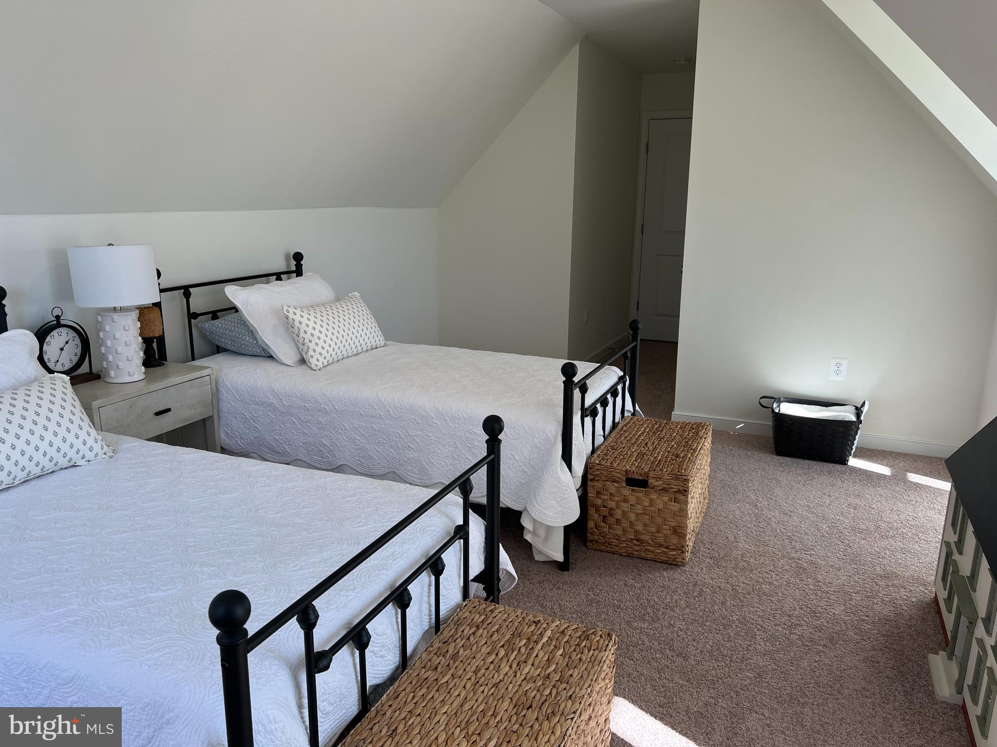 ROLLING WOODS - Residential