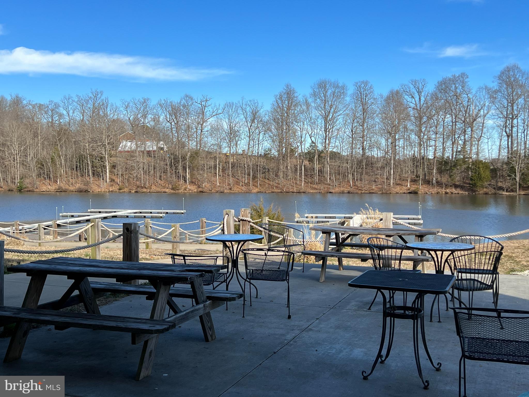 ROLLING WOODS - Residential