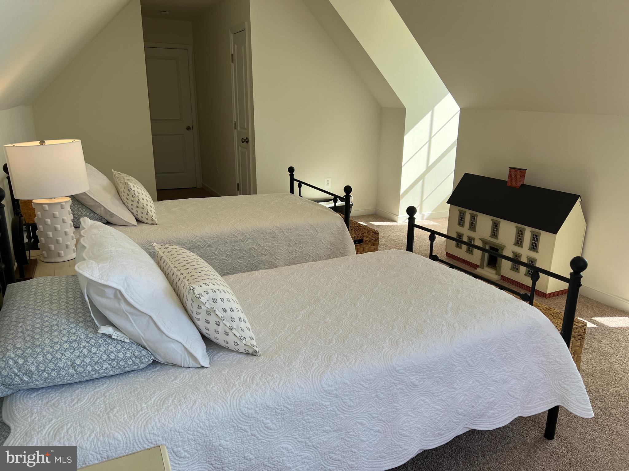 ROLLING WOODS - Residential