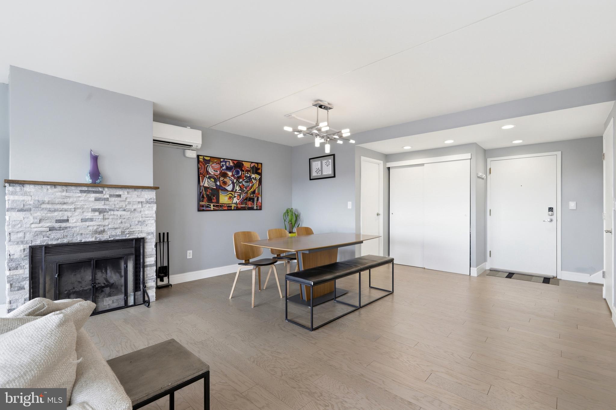 SOCIETY HILL - Residential