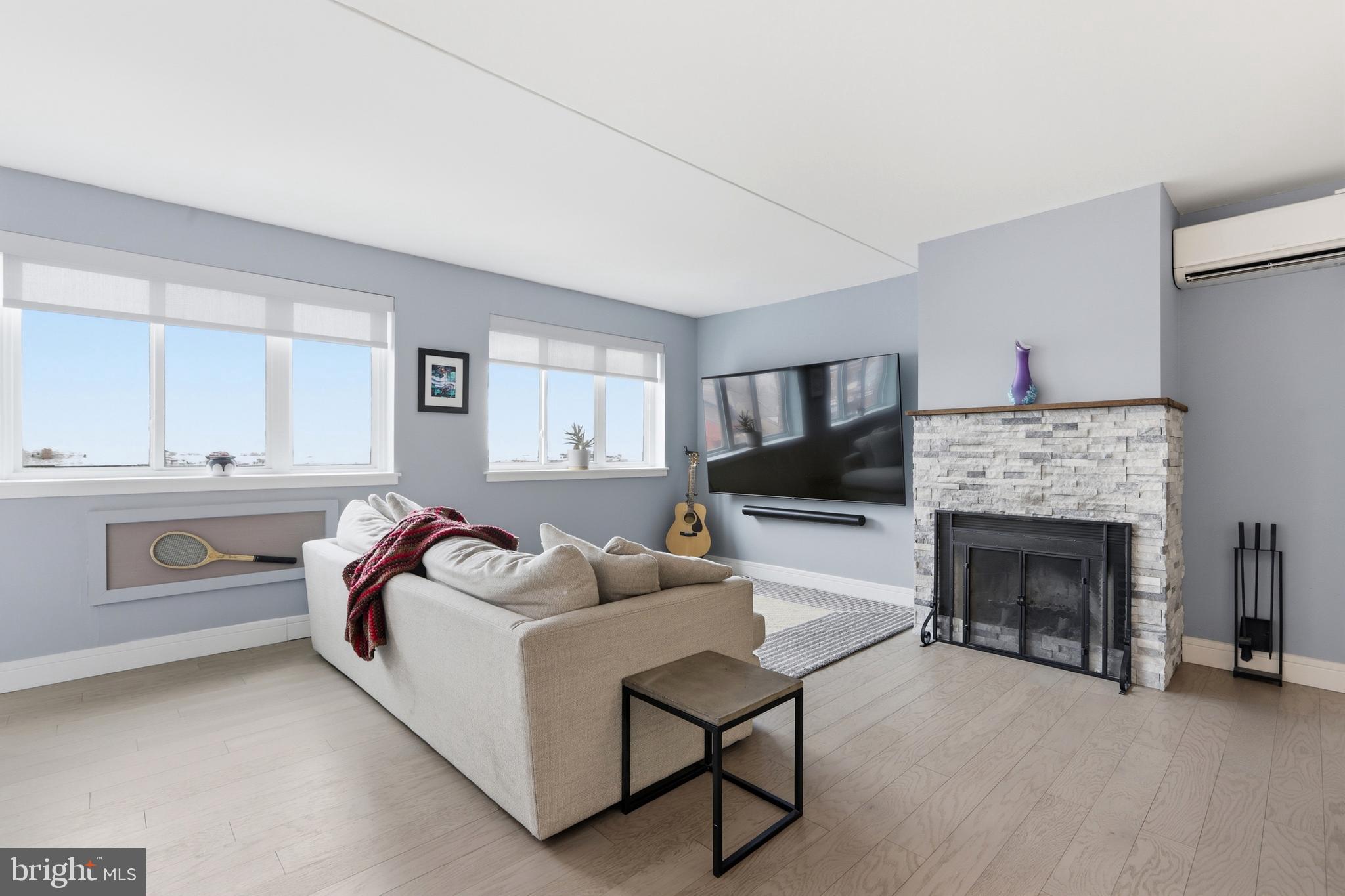 SOCIETY HILL - Residential