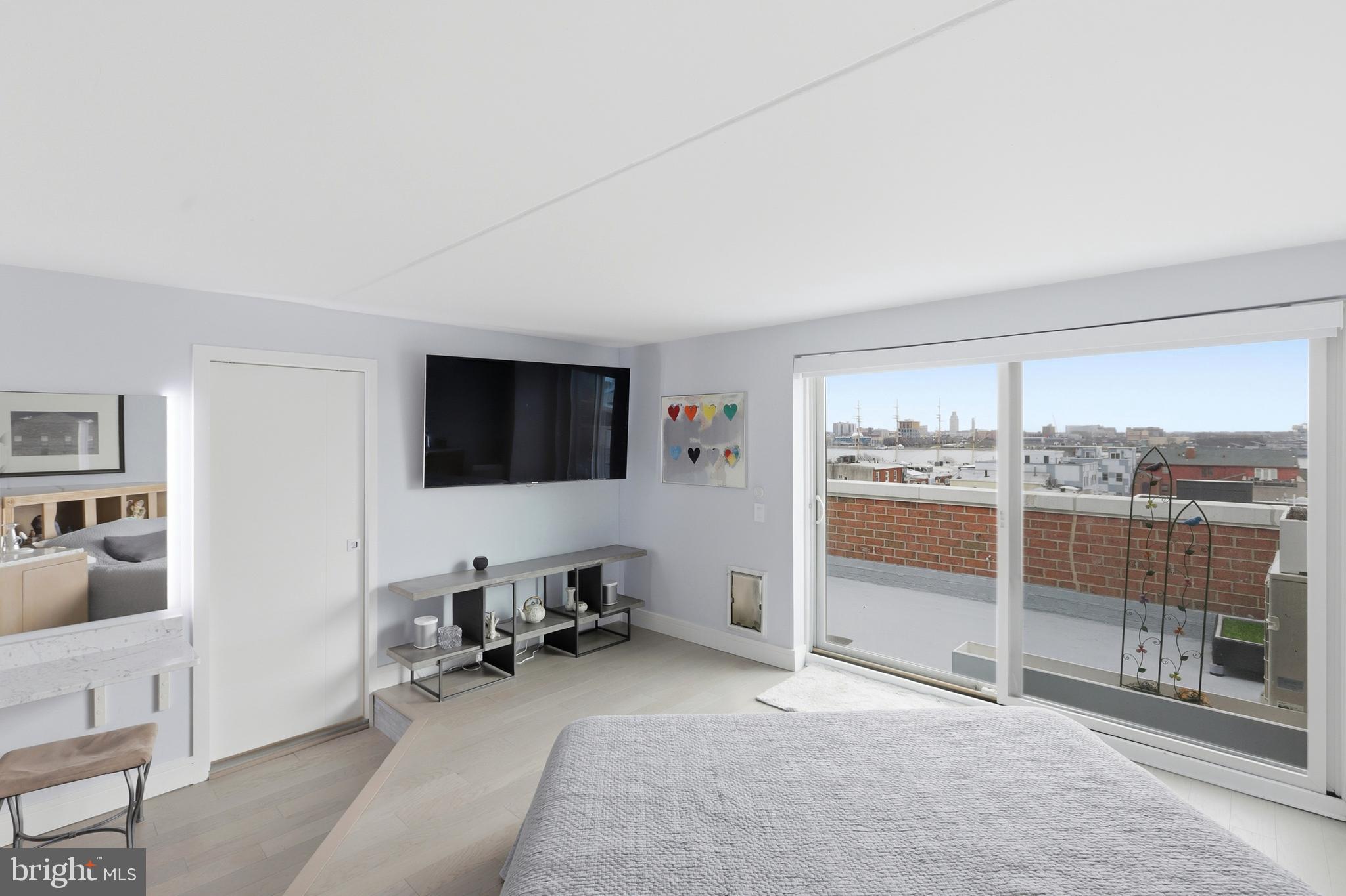 SOCIETY HILL - Residential