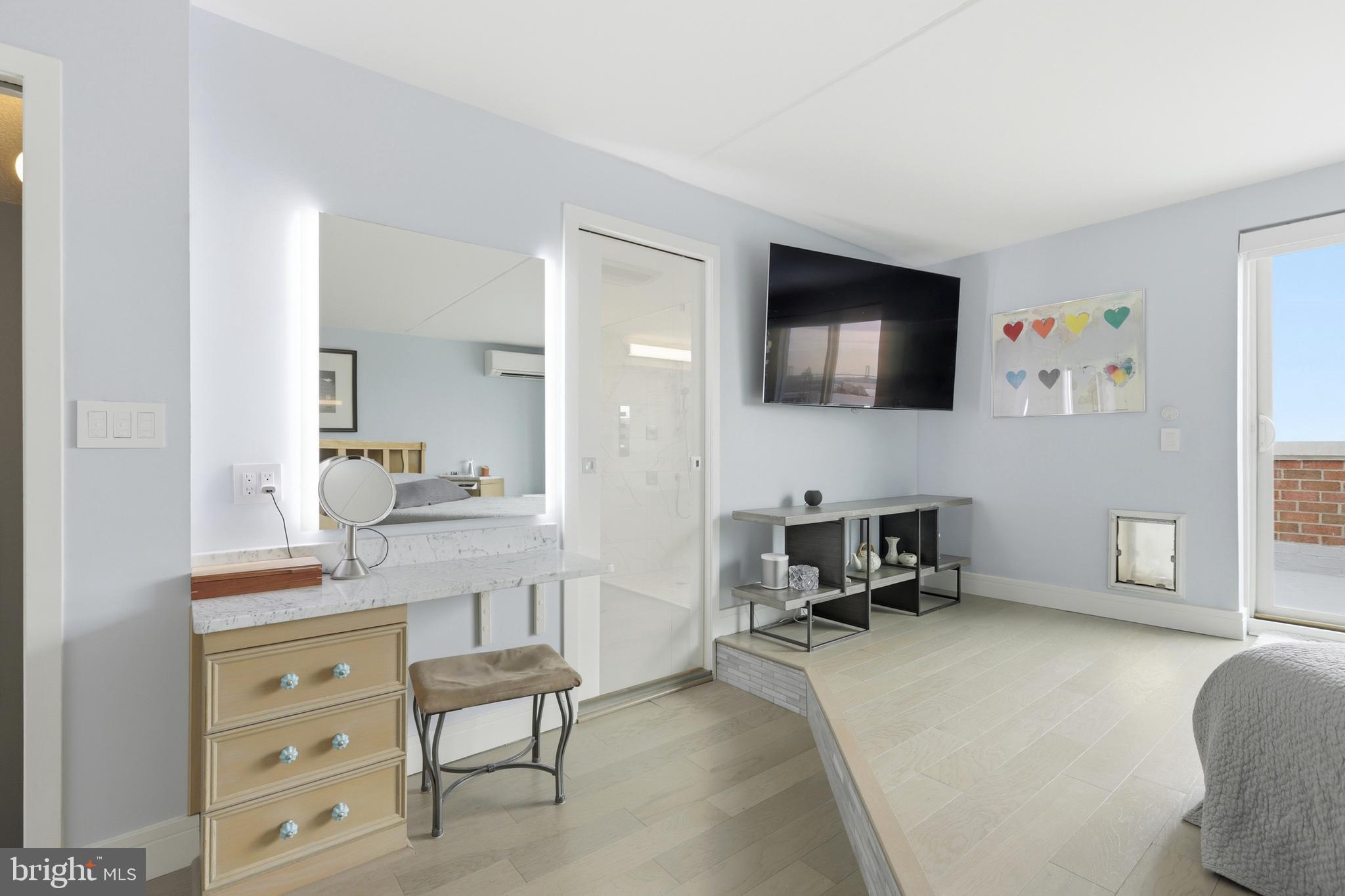 SOCIETY HILL - Residential