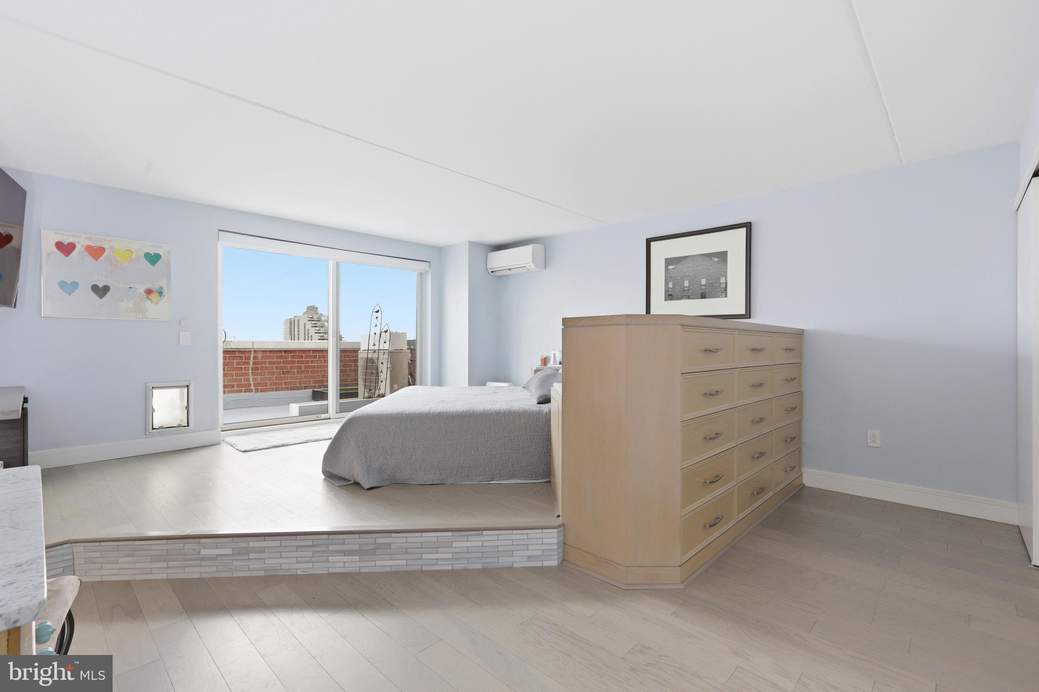 SOCIETY HILL - Residential