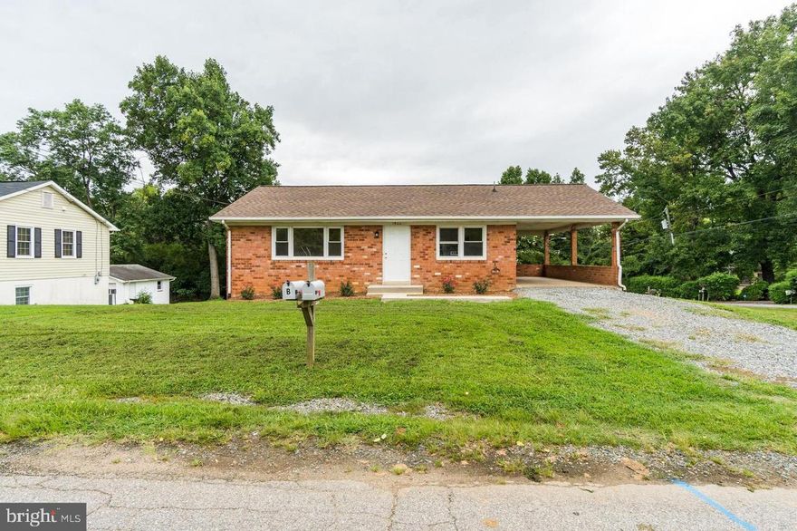 Introducing an updated 3 bedroom duplex in the desirable South Stafford area of Fredericksburg, VA. This charming home features modern upgrades including ceramic tile in the bathroom, built-in bookcases, granite countertops, and wood floors throughout. With convenient amenities such as a carport and W/D hookup, this spacious duplex offers both style and functionality. Don't miss out on the opportunity to make this lovely property your new home. Contact us today to schedule a tour and experience the comfort and convenience of this inviting living space.

Unit A is the top floor only, Unit B is the 2 BR basement apartment. This listing is only for the Unit A.
