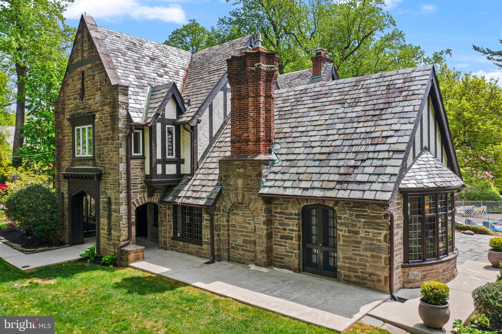 857 MEETINGHOUSE ROAD