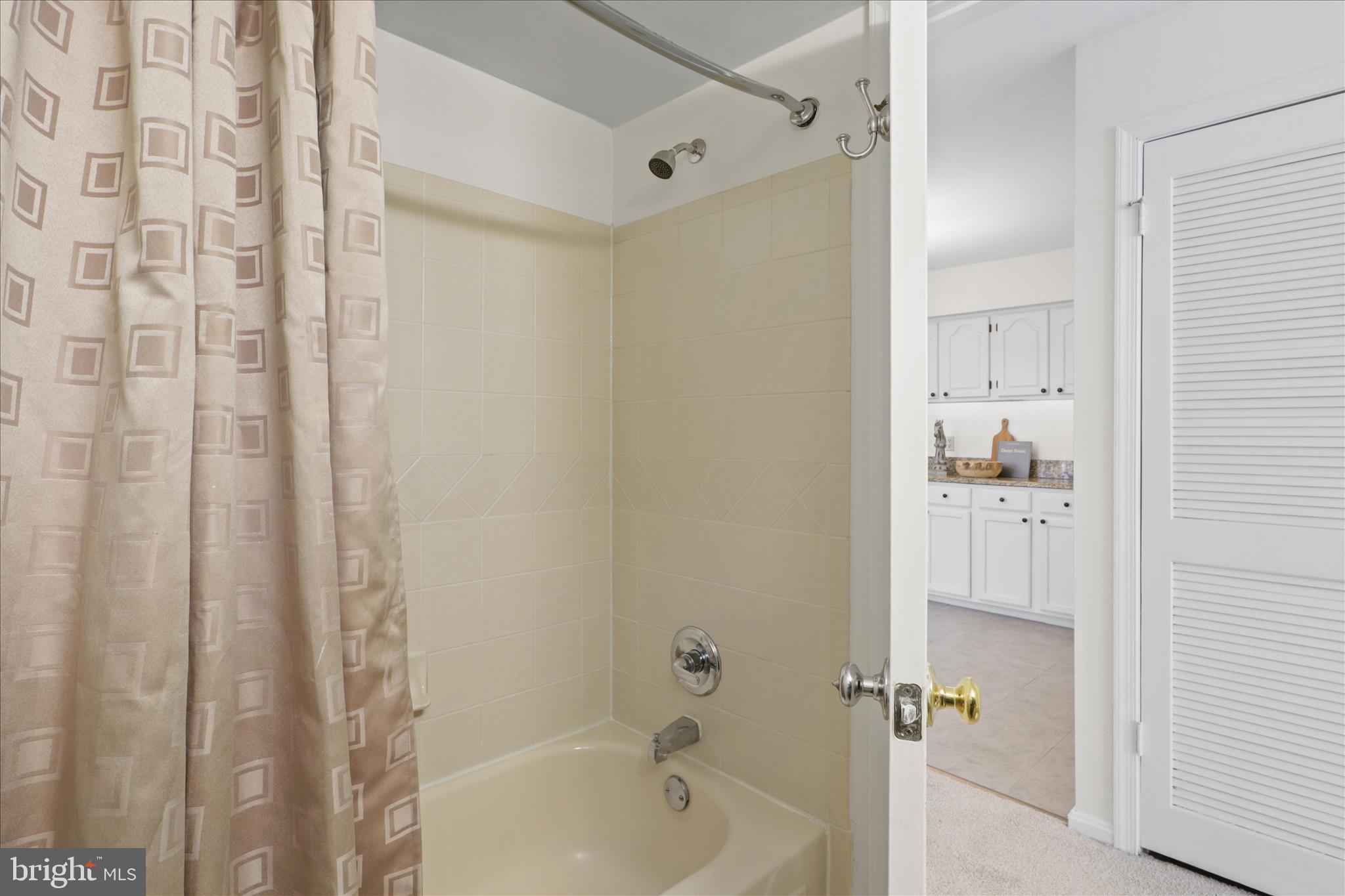 OCCOQUAN POINTE CONDO - Residential