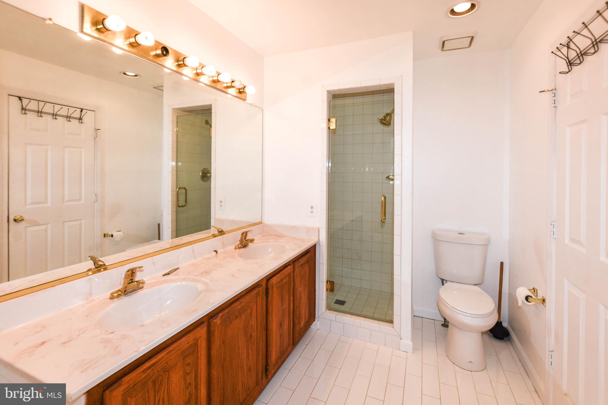 SEVEN OAKS - Residential