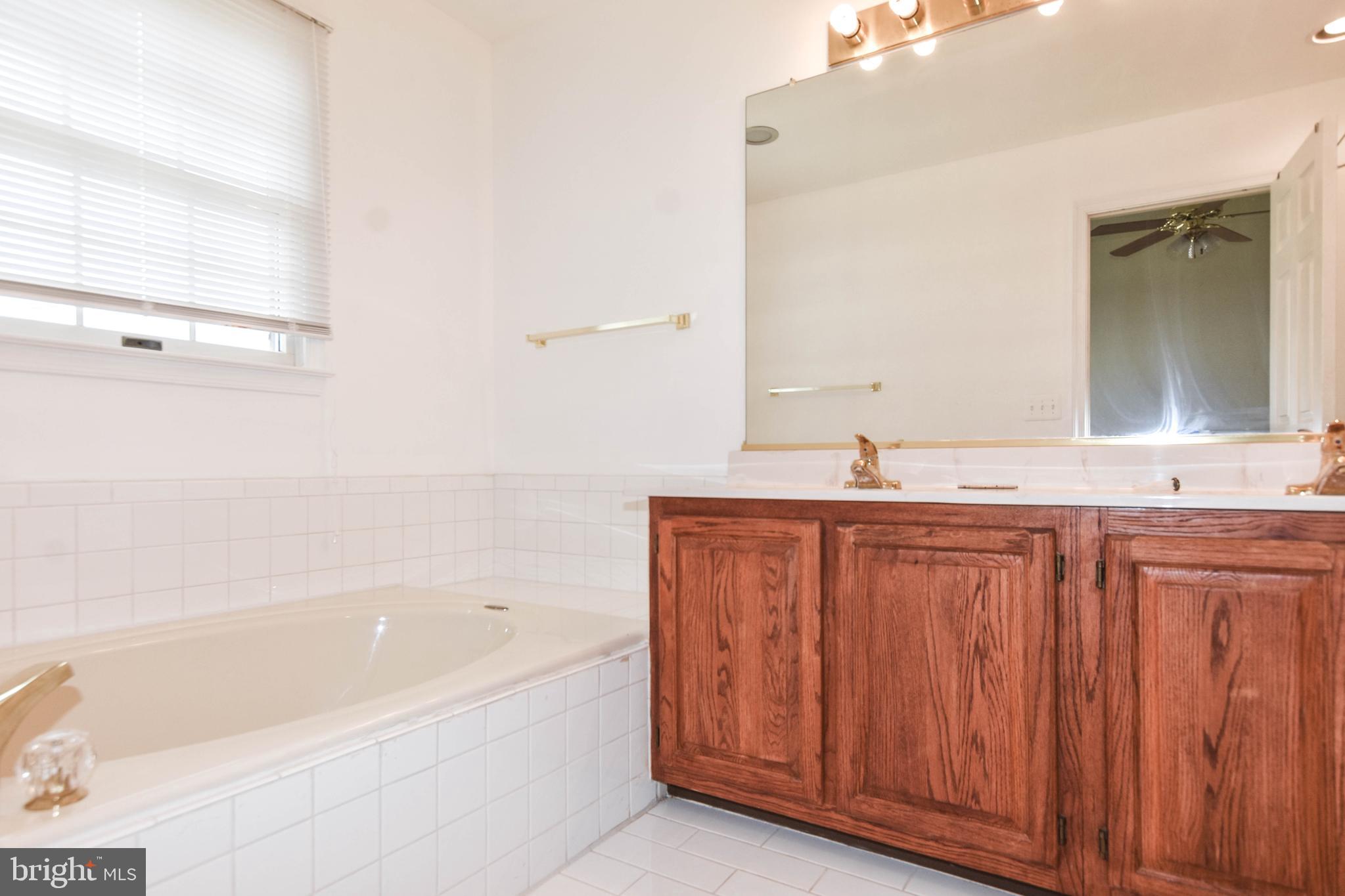 SEVEN OAKS - Residential