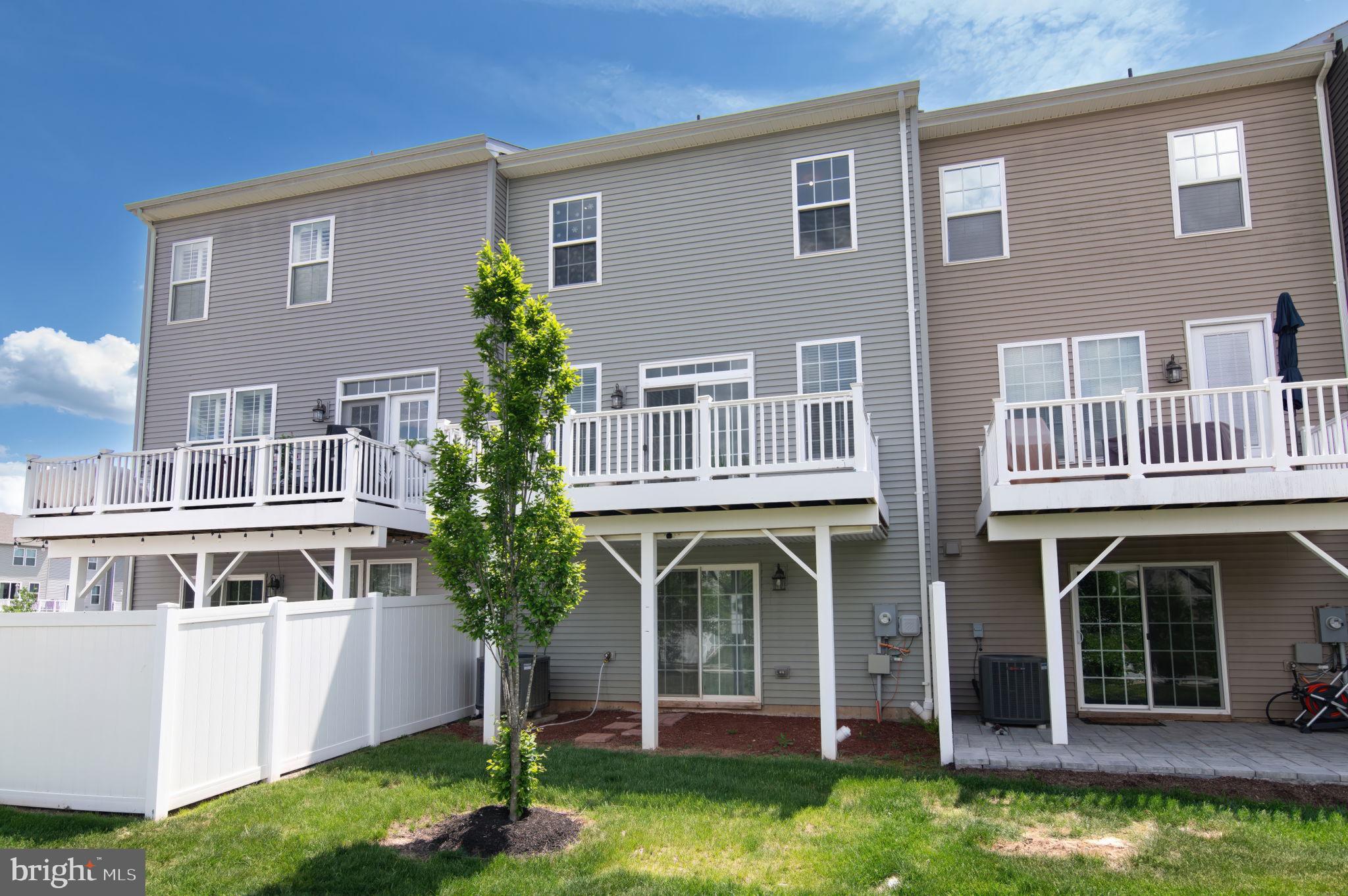 BRADLEY SQUARE - Residential