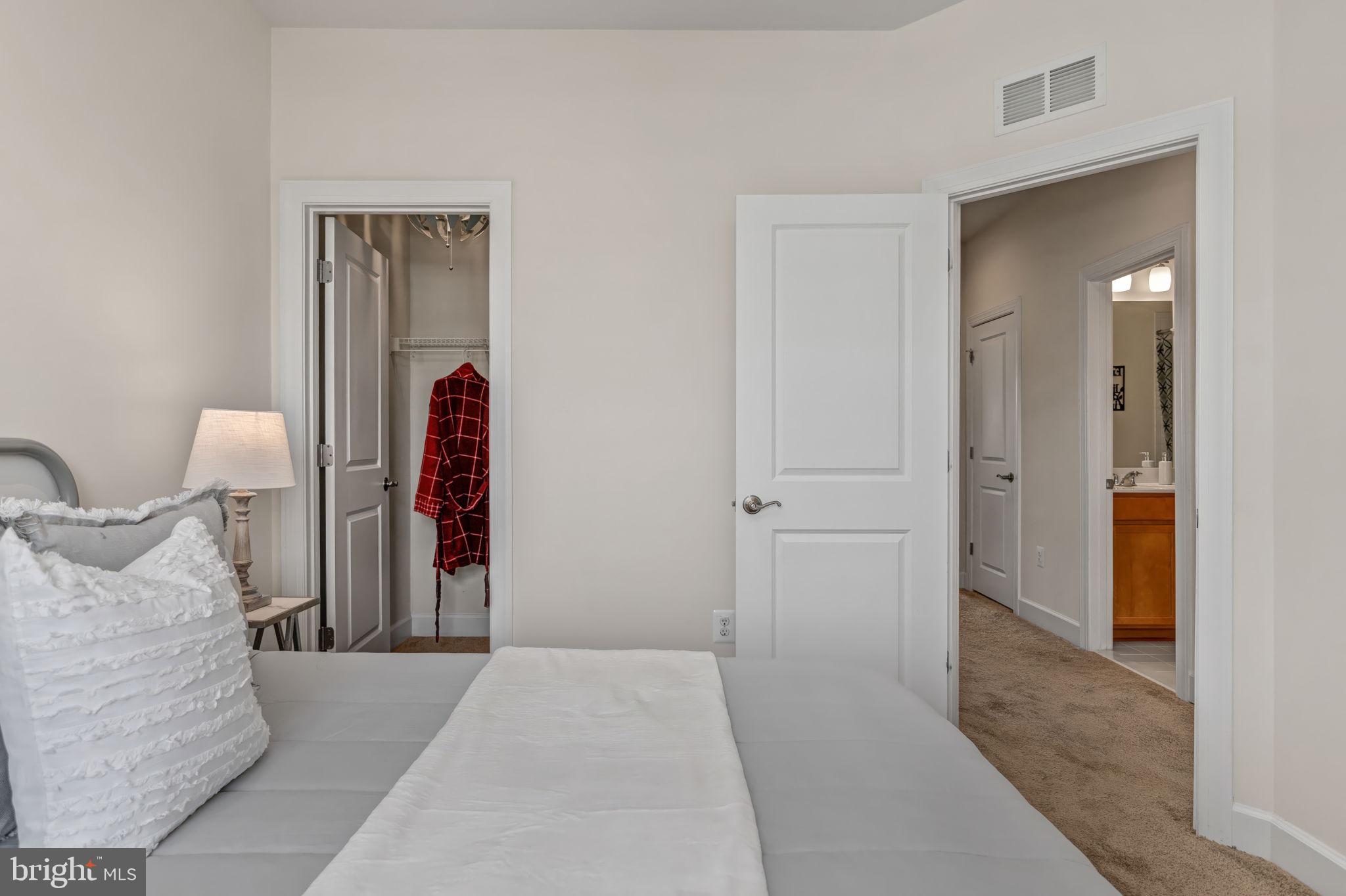 BRADLEY SQUARE - Residential