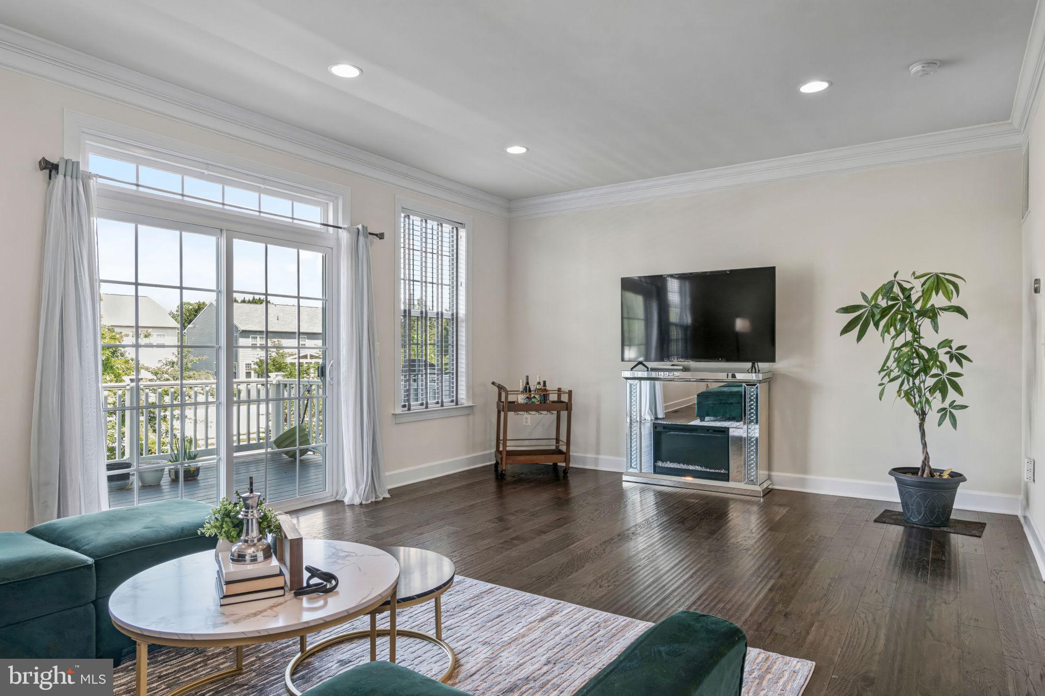 BRADLEY SQUARE - Residential