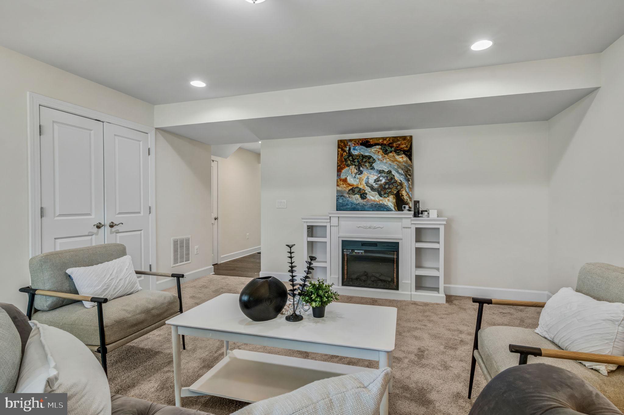 BRADLEY SQUARE - Residential