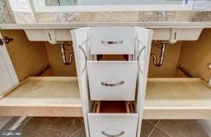 EDGEMOOR - Residential Lease