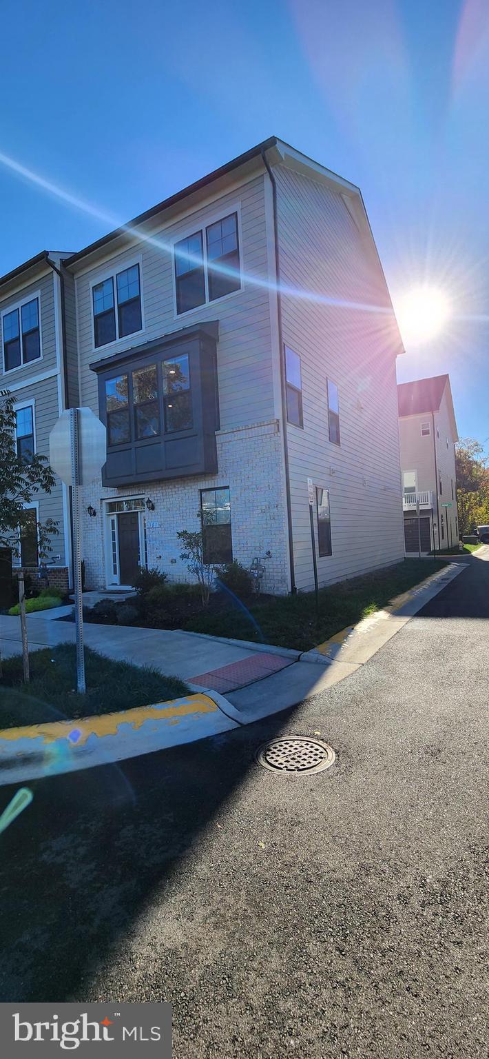 HIGHLANDER PARK - Residential Lease