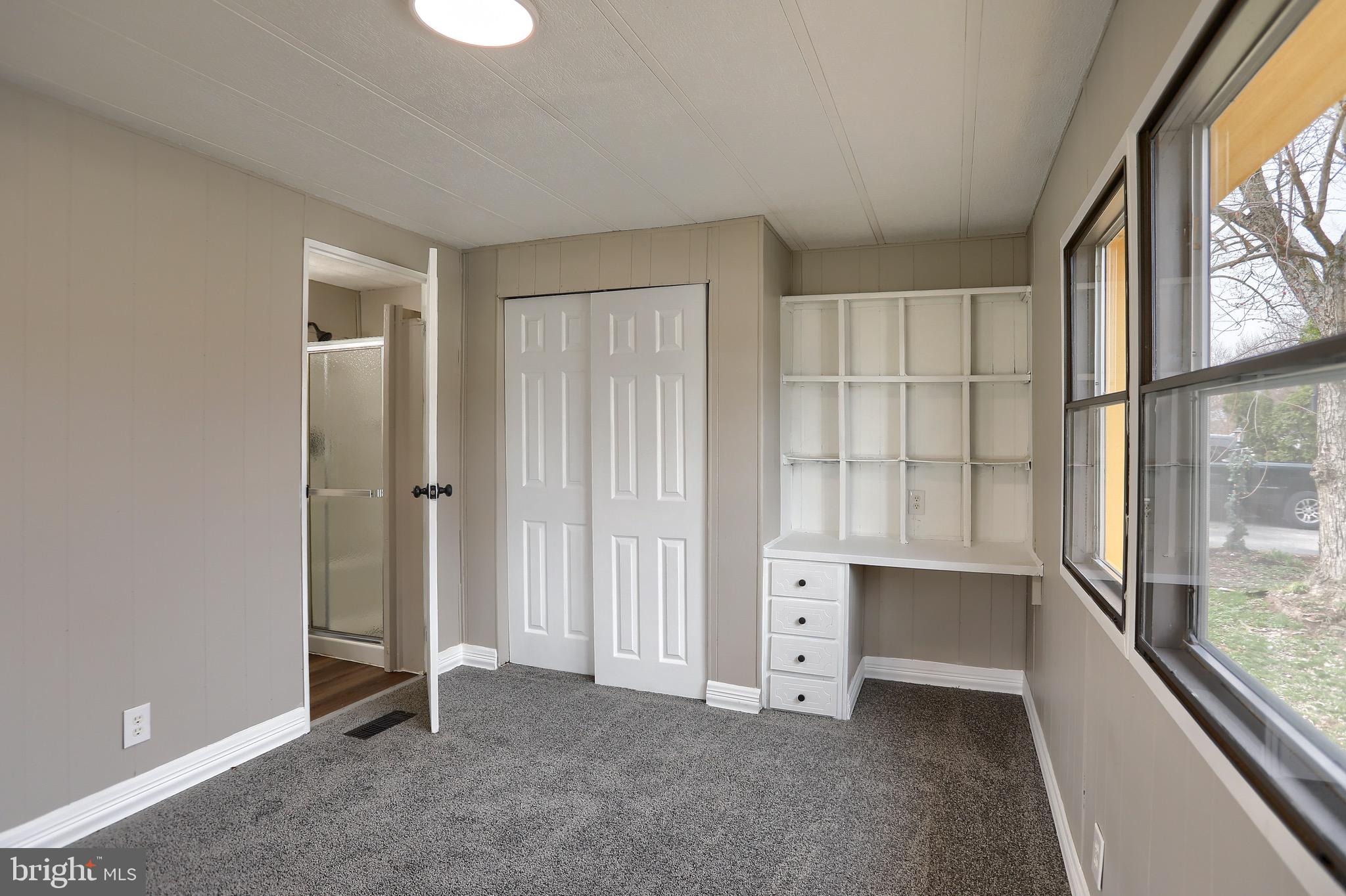 COUNTRY MANOR WEST - Residential