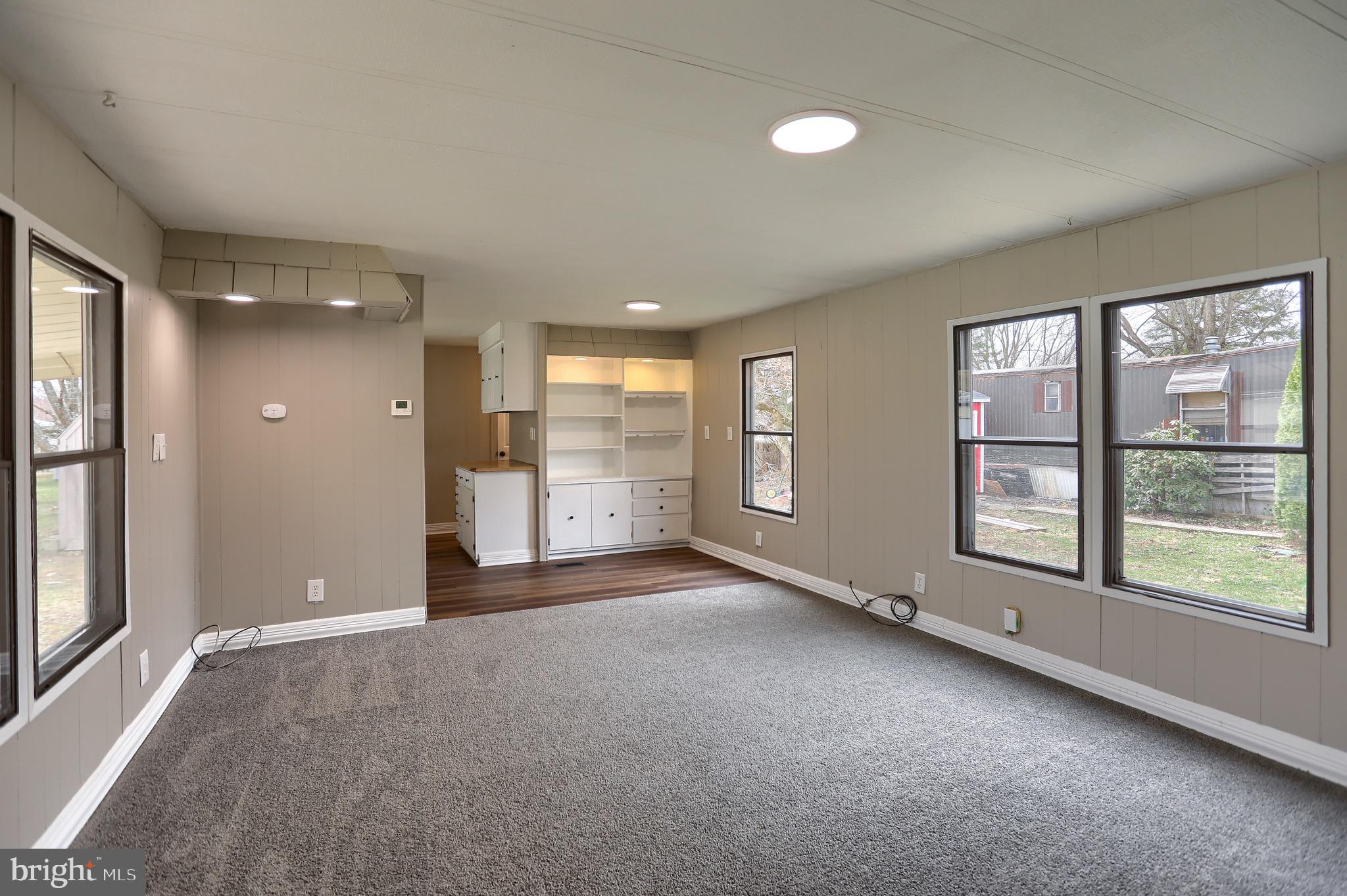 COUNTRY MANOR WEST - Residential