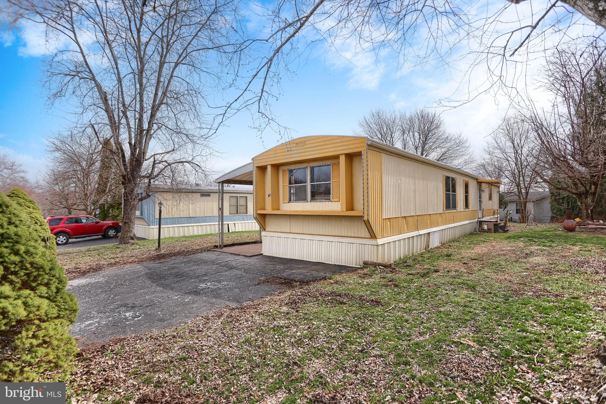 COUNTRY MANOR WEST - Residential