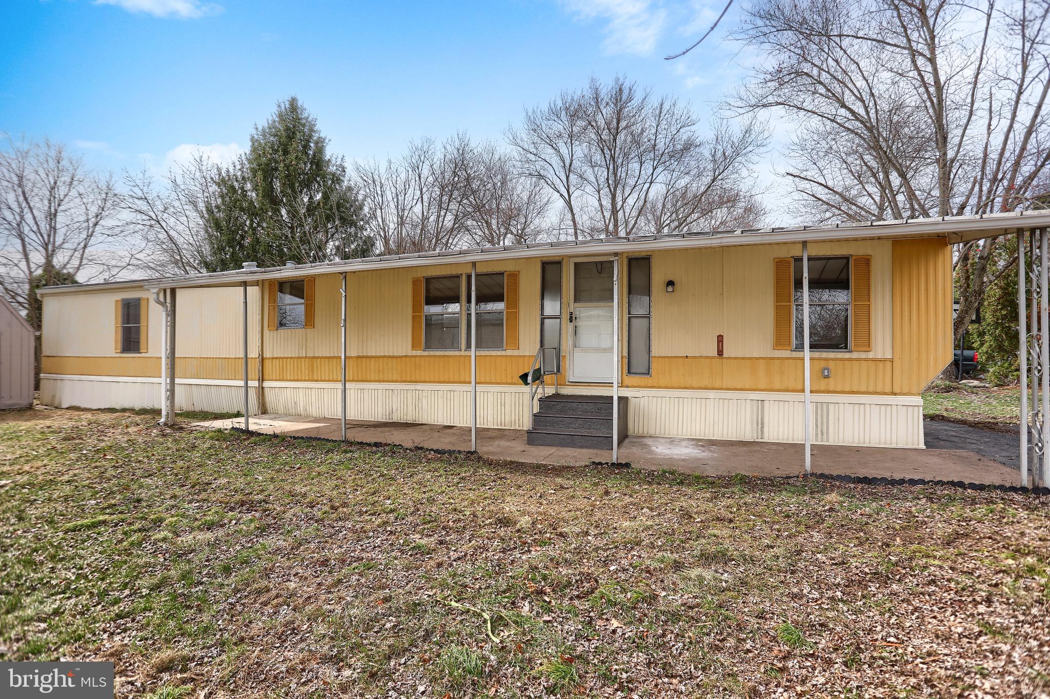 COUNTRY MANOR WEST - Residential