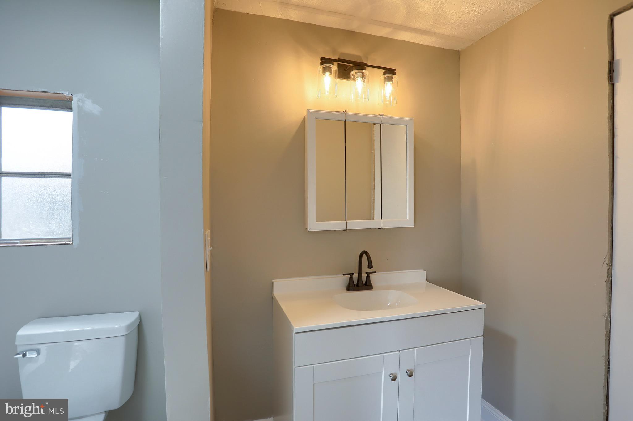 COUNTRY MANOR WEST - Residential