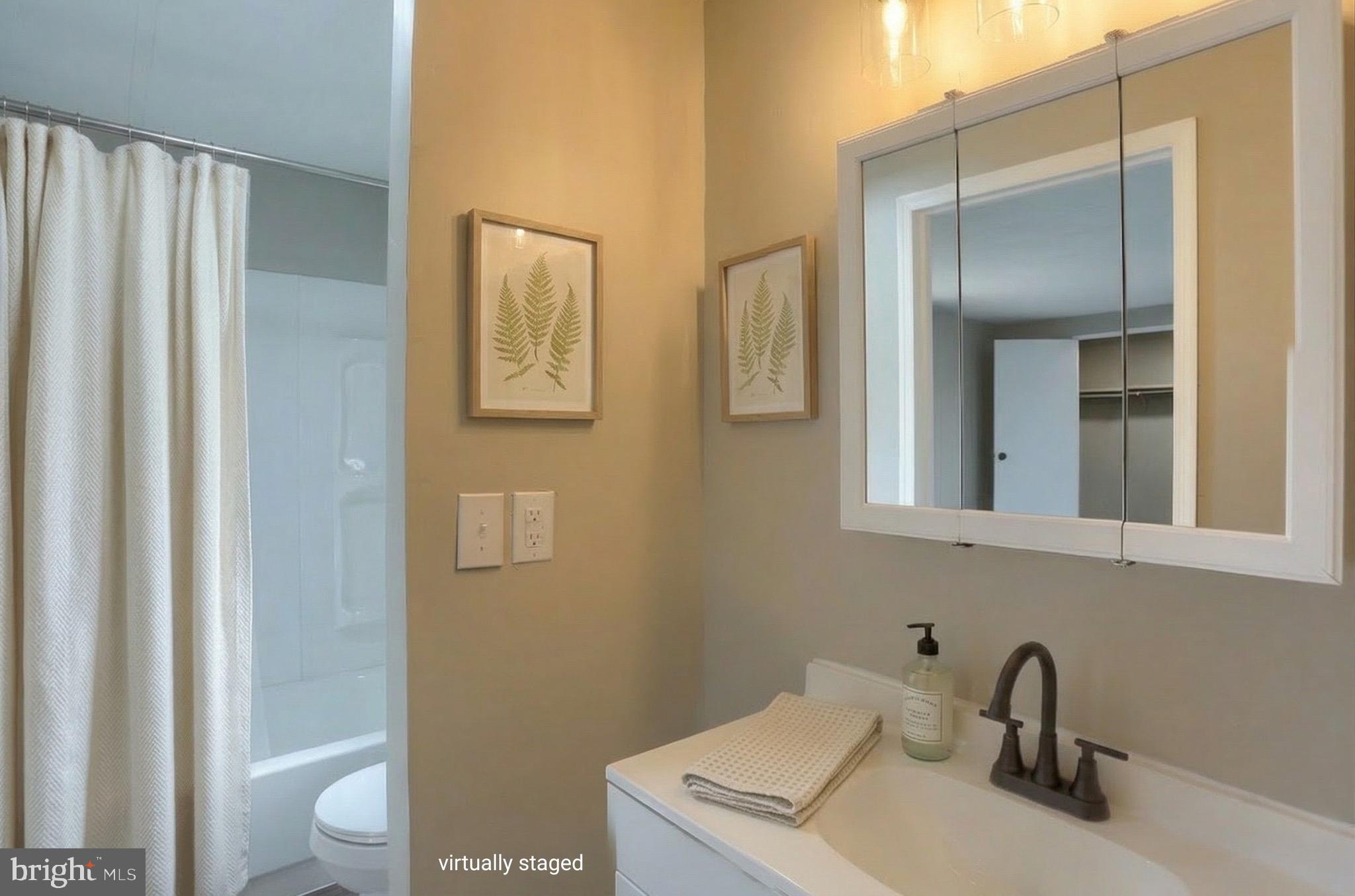 COUNTRY MANOR WEST - Residential