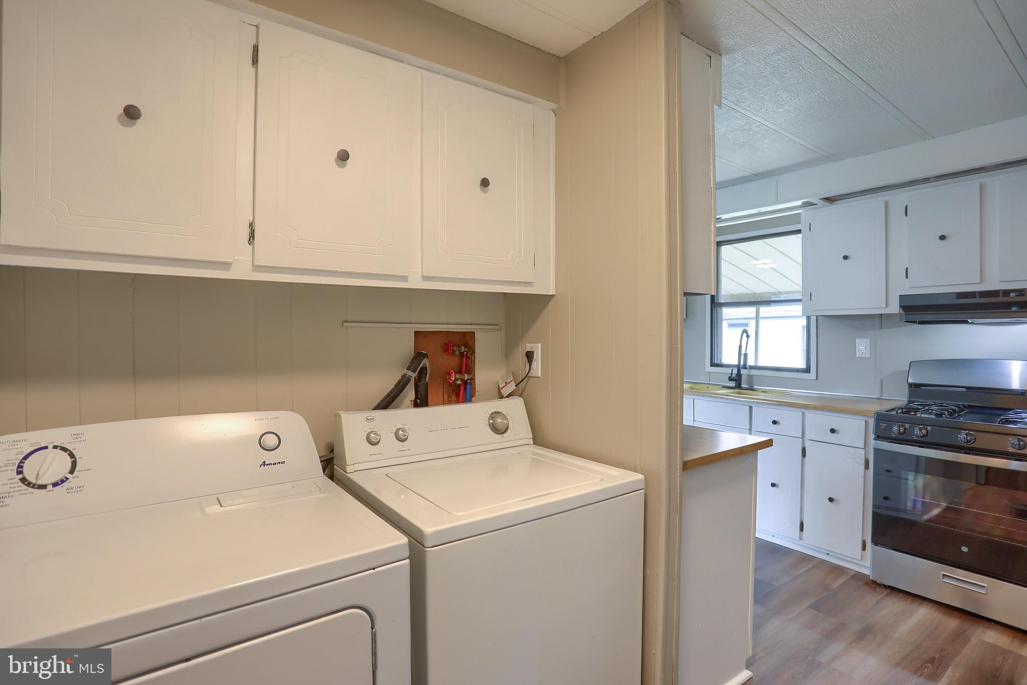 COUNTRY MANOR WEST - Residential