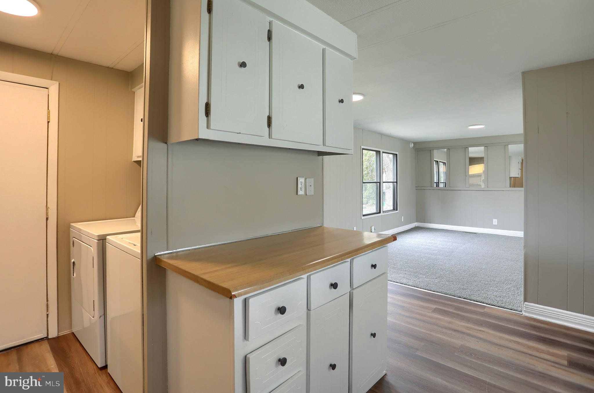 COUNTRY MANOR WEST - Residential