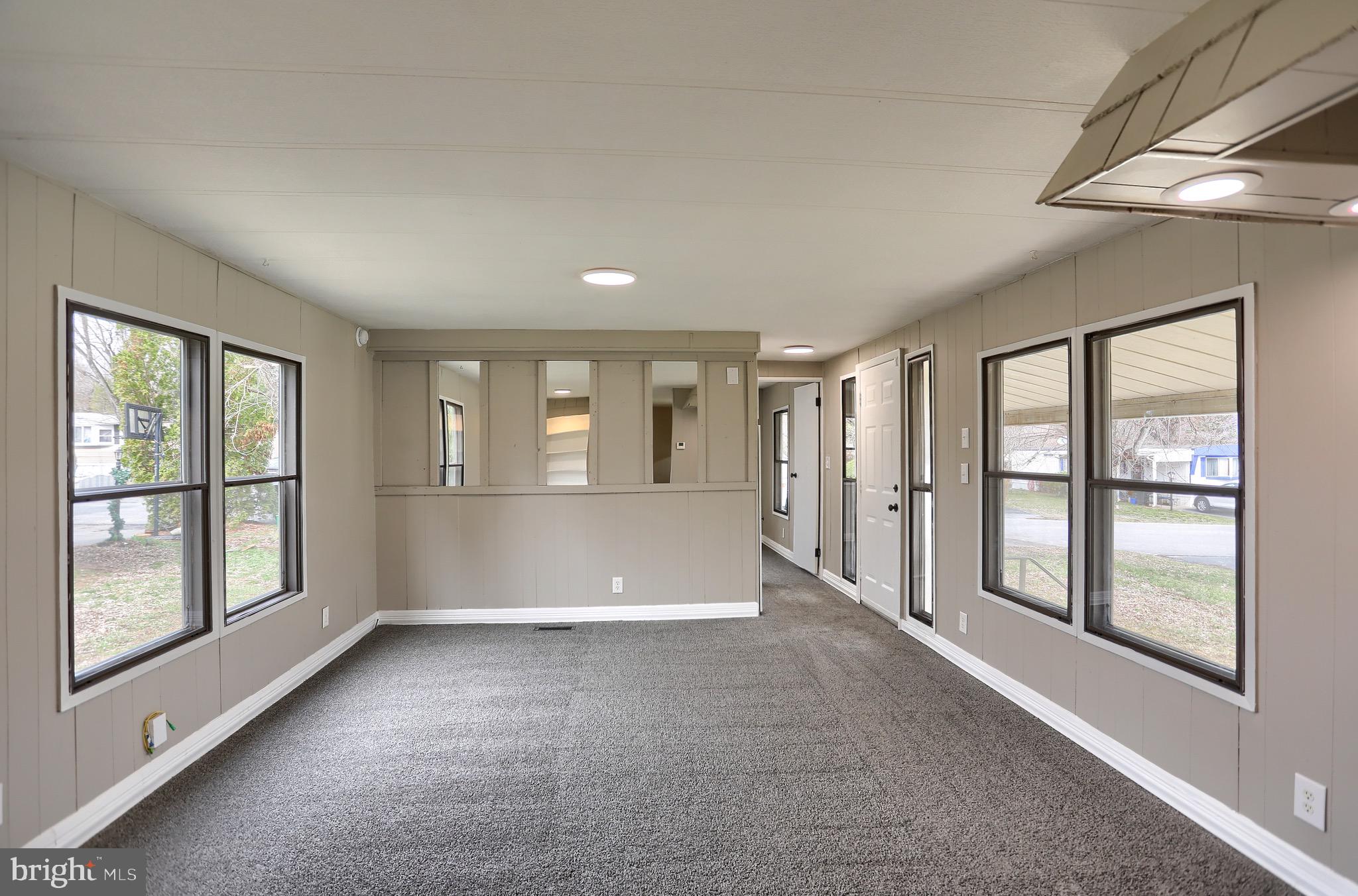 COUNTRY MANOR WEST - Residential