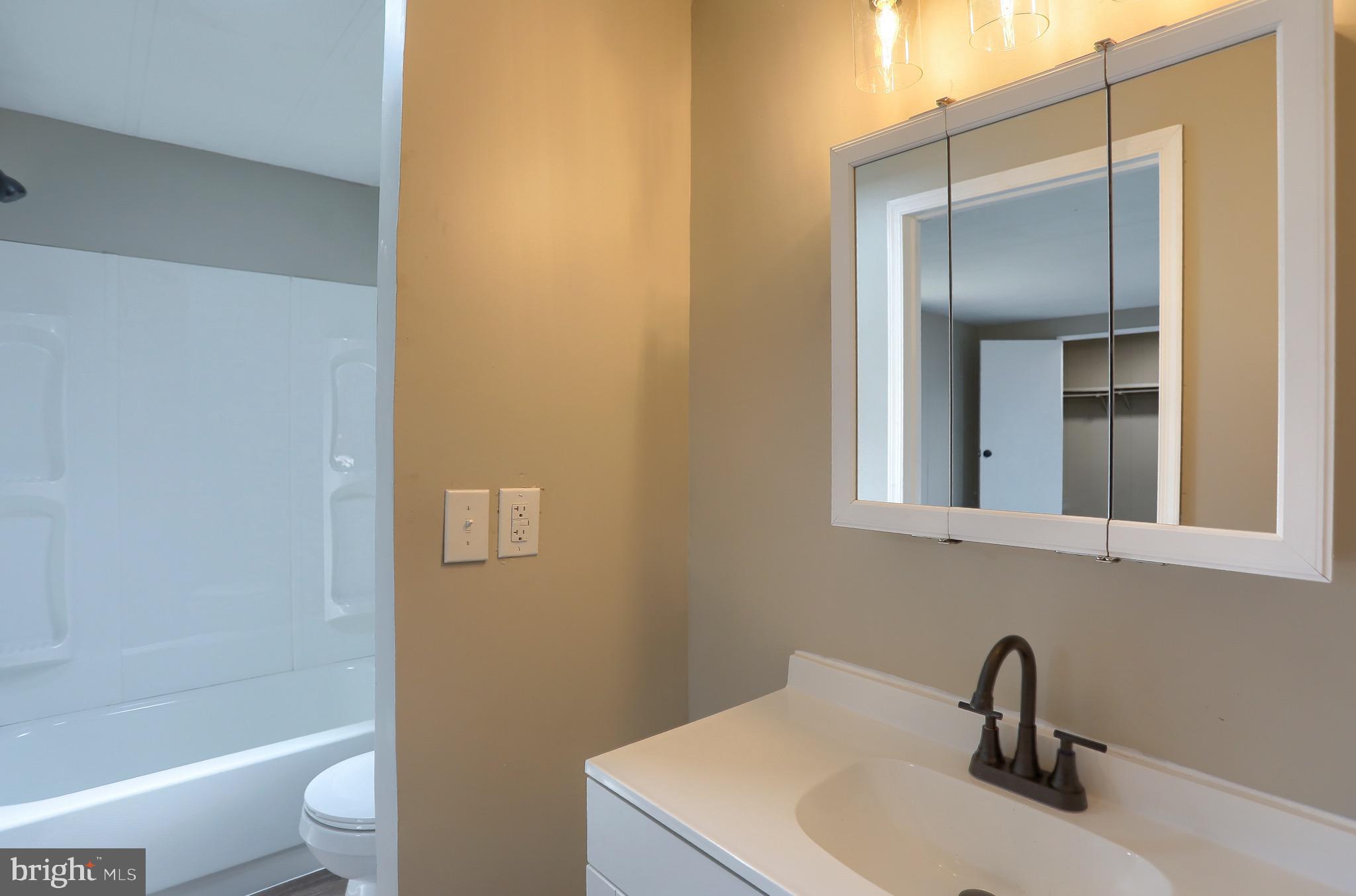 COUNTRY MANOR WEST - Residential