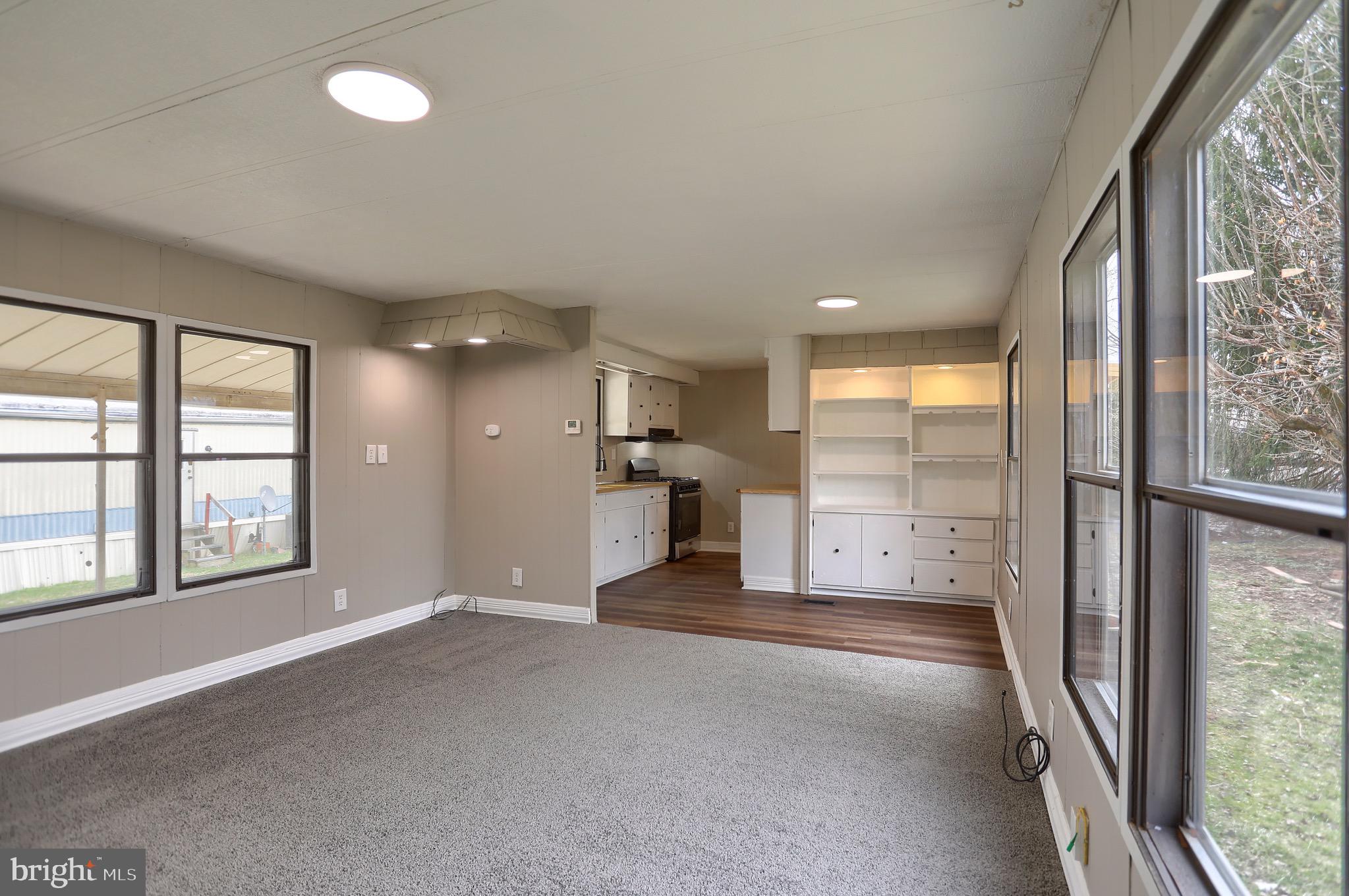 COUNTRY MANOR WEST - Residential