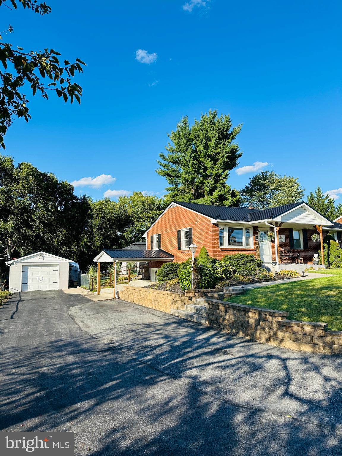 17216 AMBER DRIVE