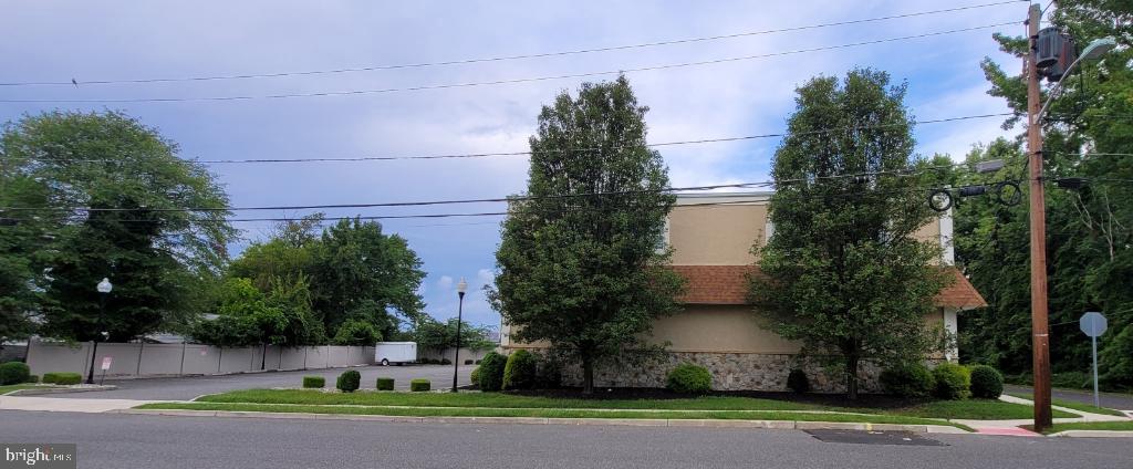 11 LINCOLN AVENUE