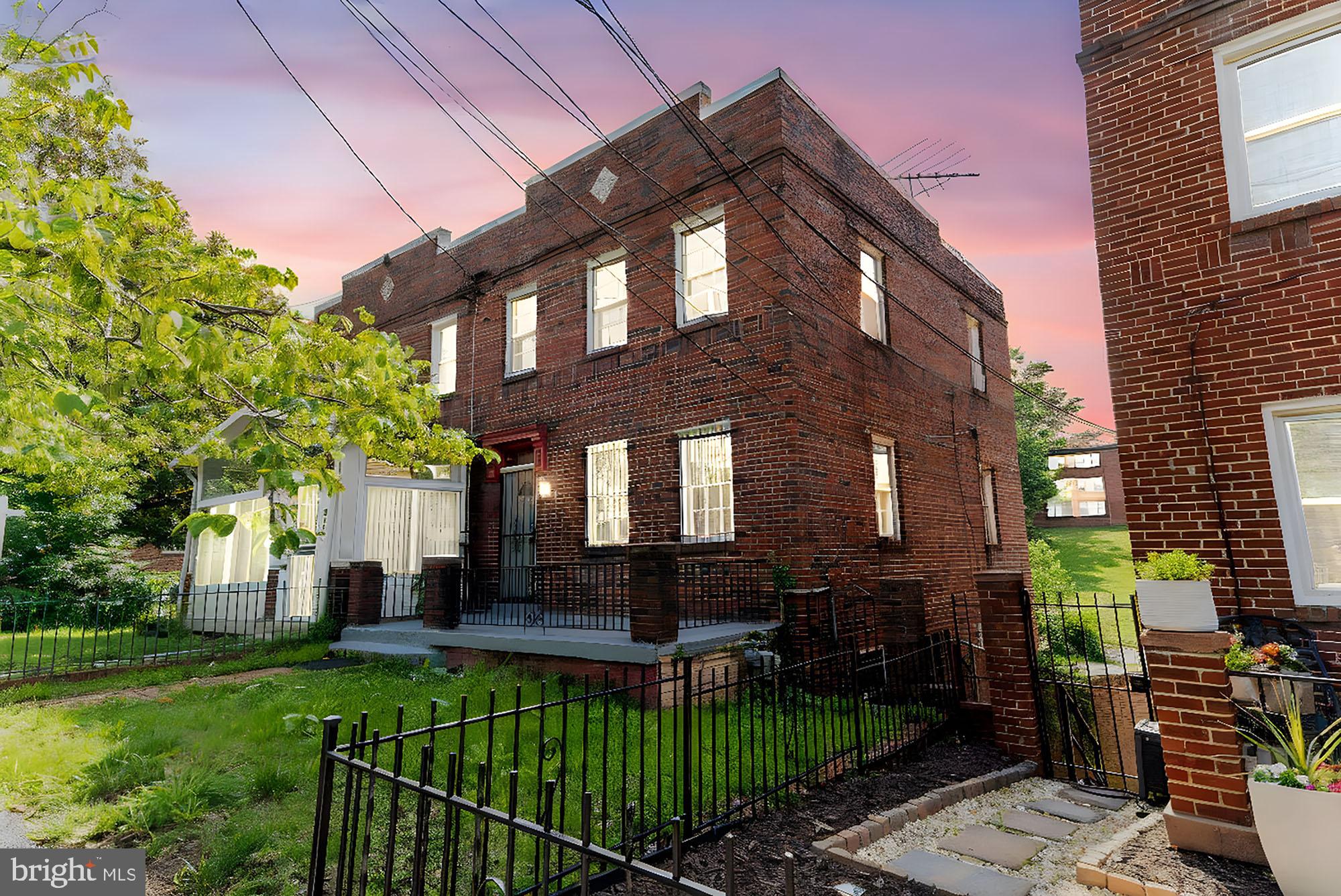 212 DIVISION AVENUE NE
