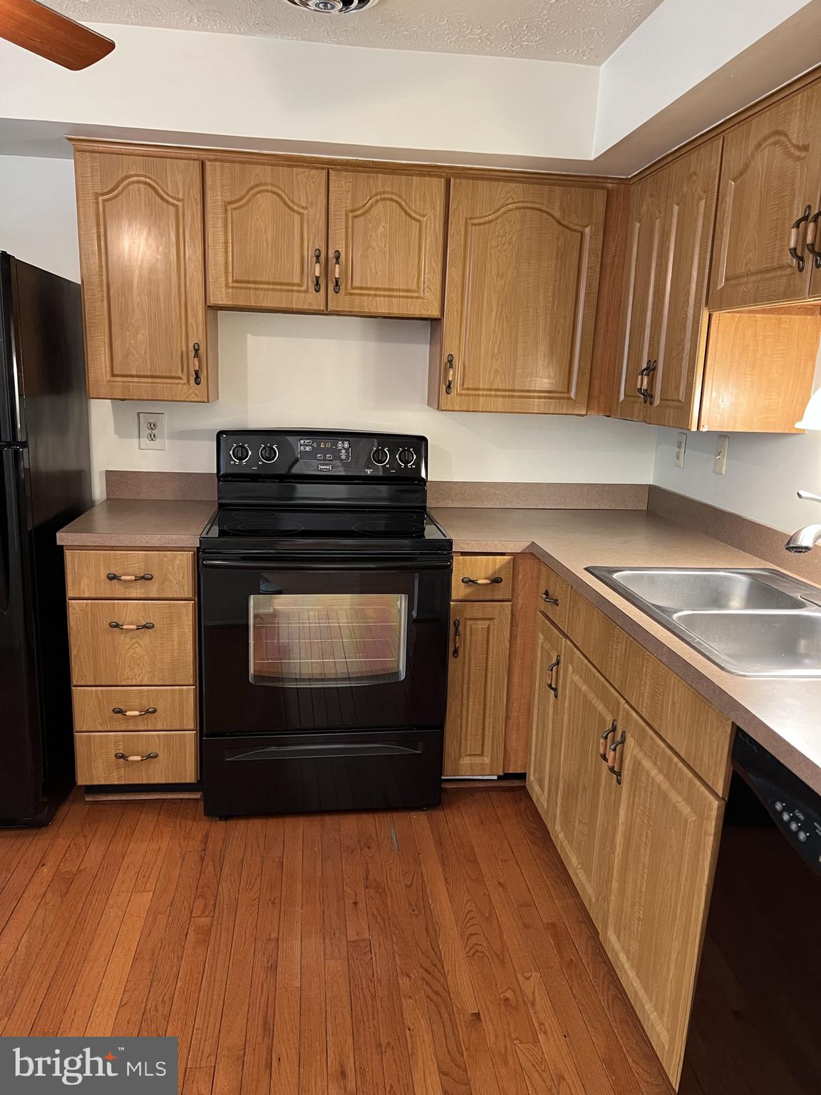 WESTHAMPTON TOWNHOUSES P - Residential Lease