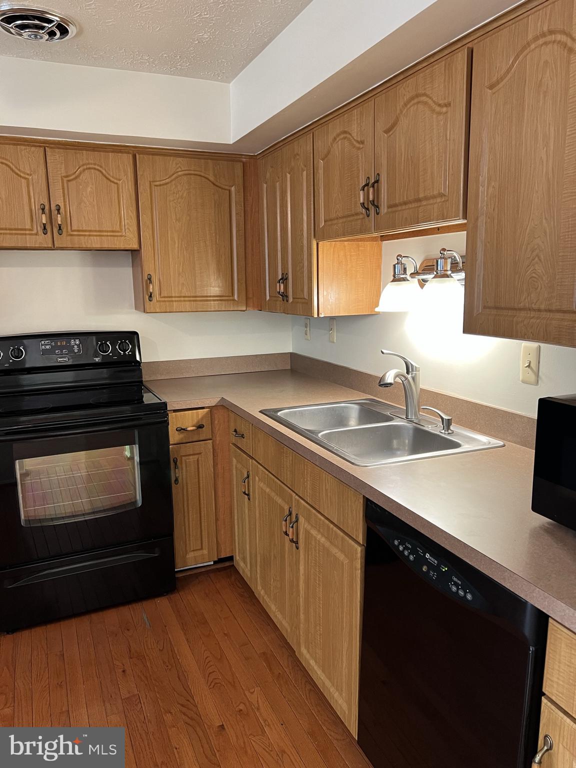 WESTHAMPTON TOWNHOUSES P - Residential Lease